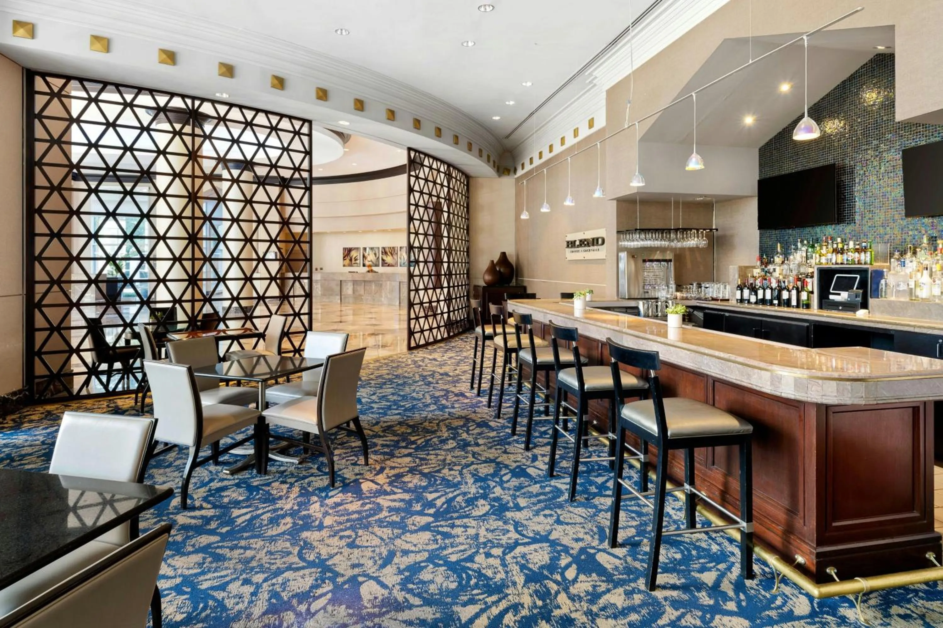 Lounge or bar in Renaissance Dallas North Hotel