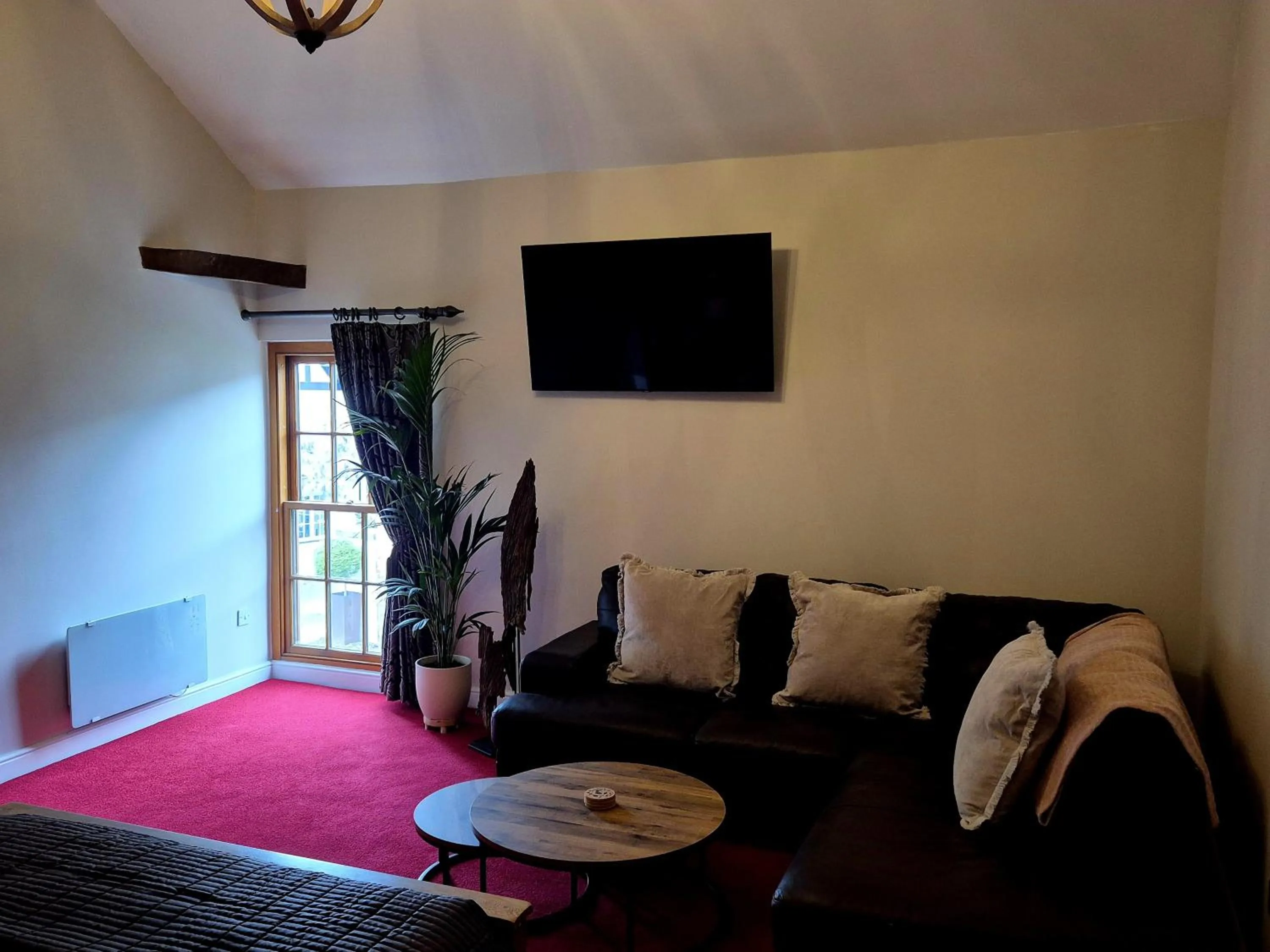 Communal lounge/ TV room in The Badger Inn