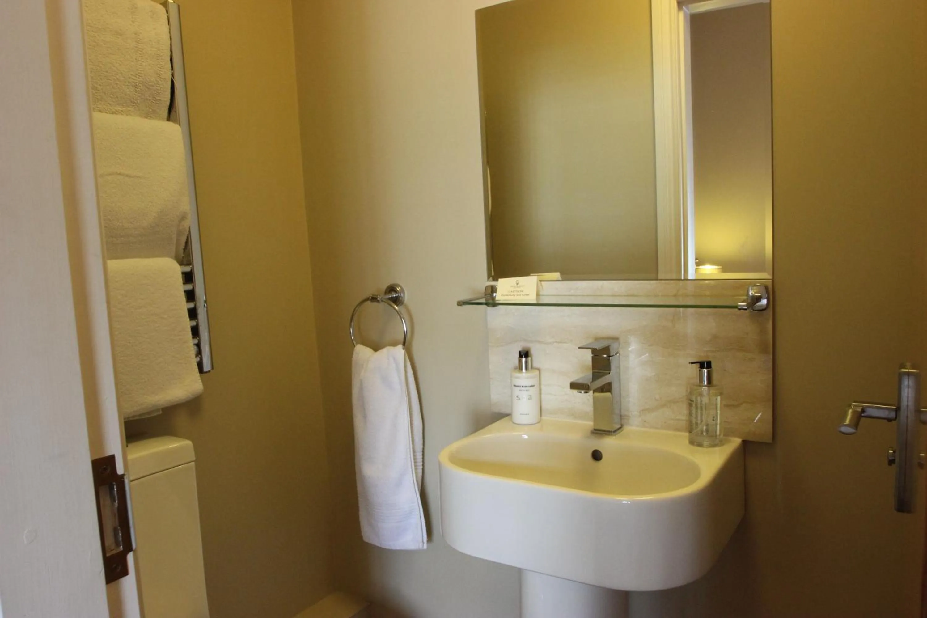 Bathroom in The Badger Inn