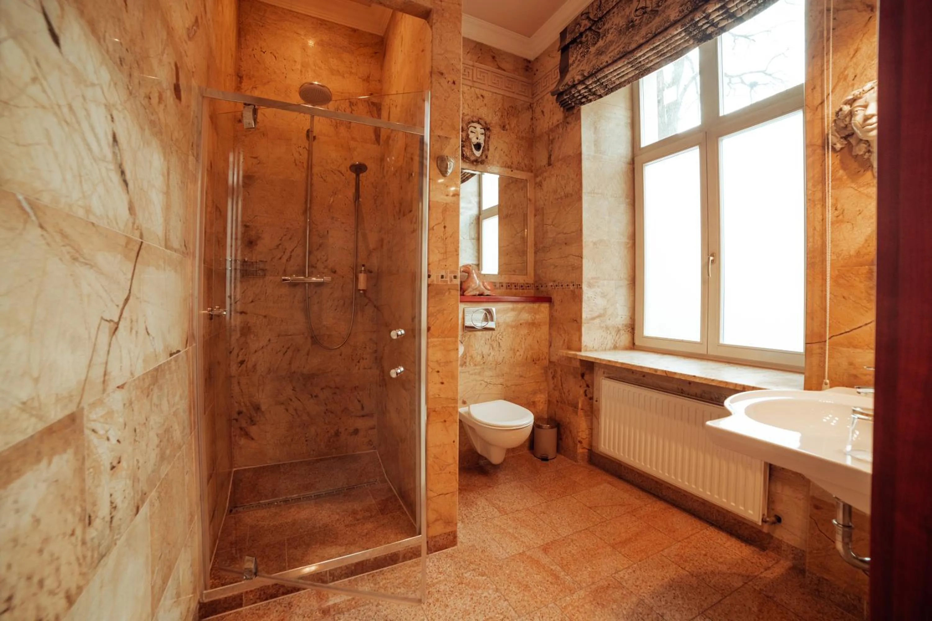 Shower in Hotel Ambasada Bolesławiec