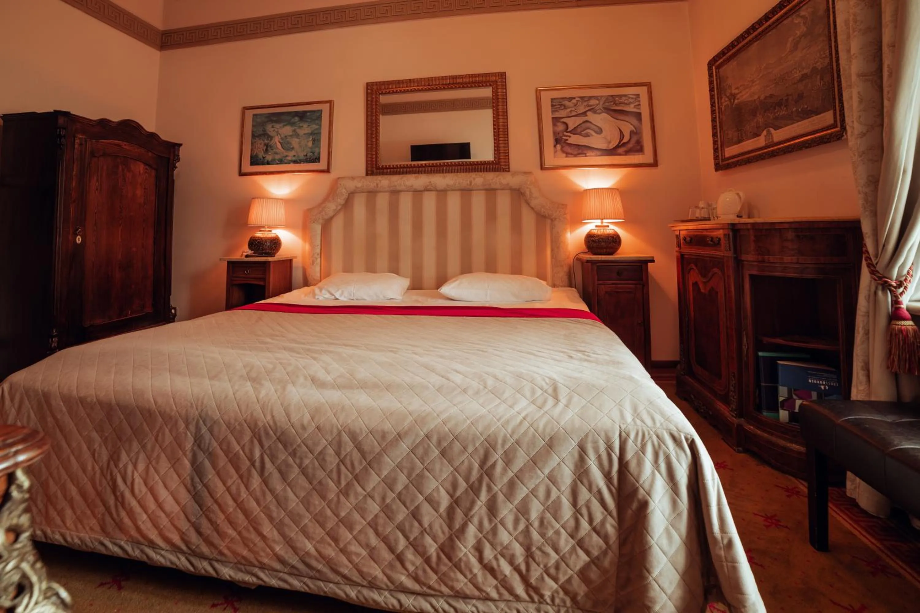 Bed in Hotel Ambasada Bolesławiec