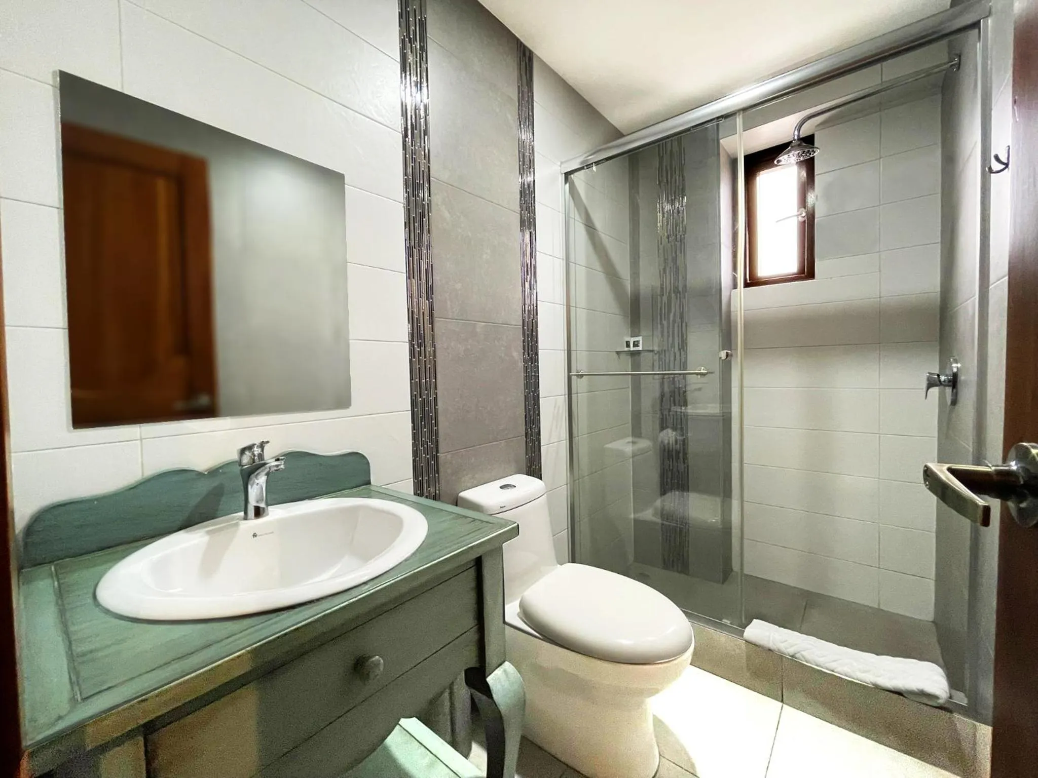 Shower in Hotel Azul de la Plaza by Chat Noir