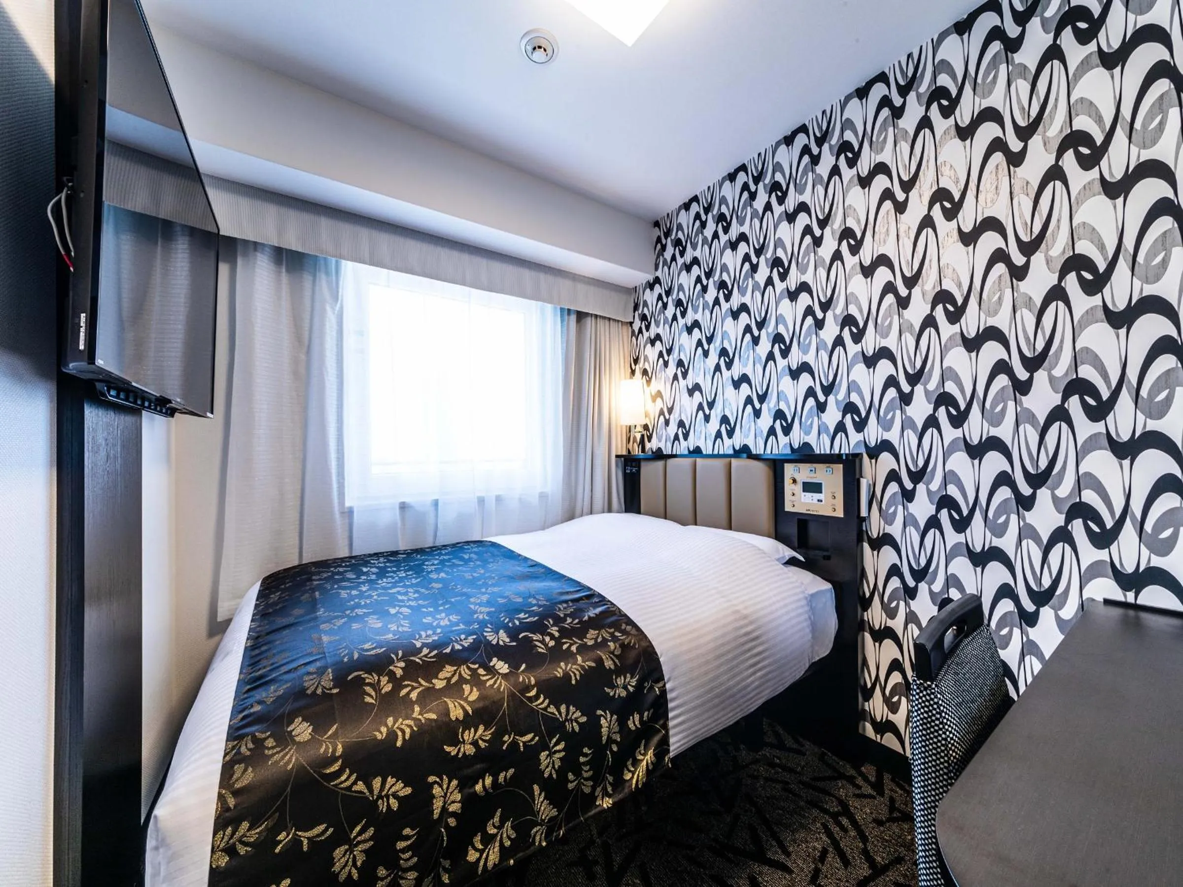 Bed in APA Hotel Nambaminami Ebisucho Eki Shinsekai