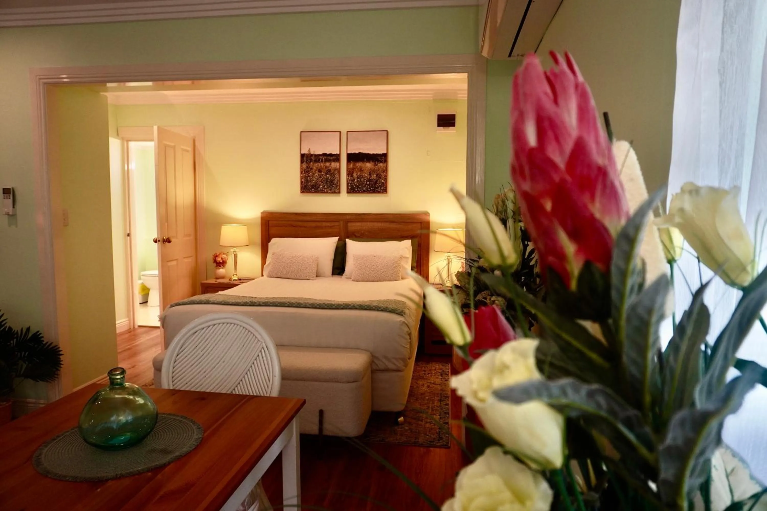 Property building, Bed in Curtis Falls Studio-Apartment