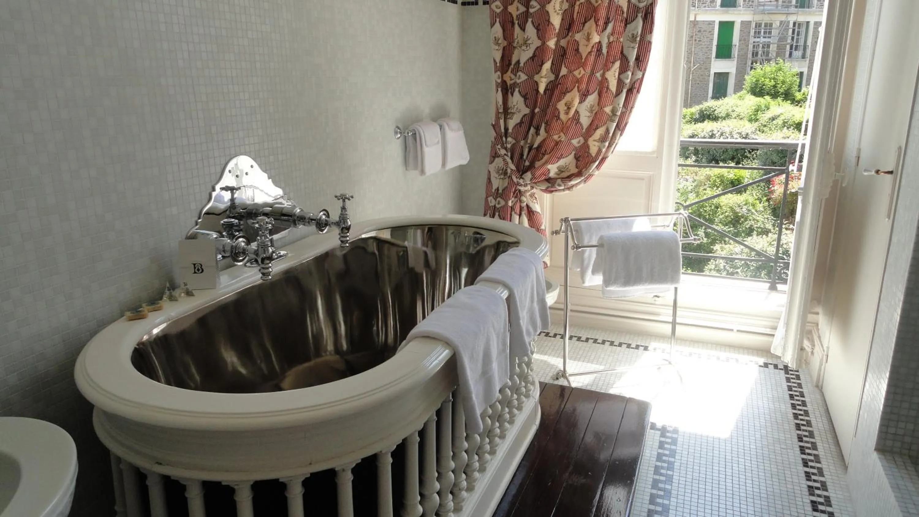 Bathroom in Hotel Villa Reine Hortense