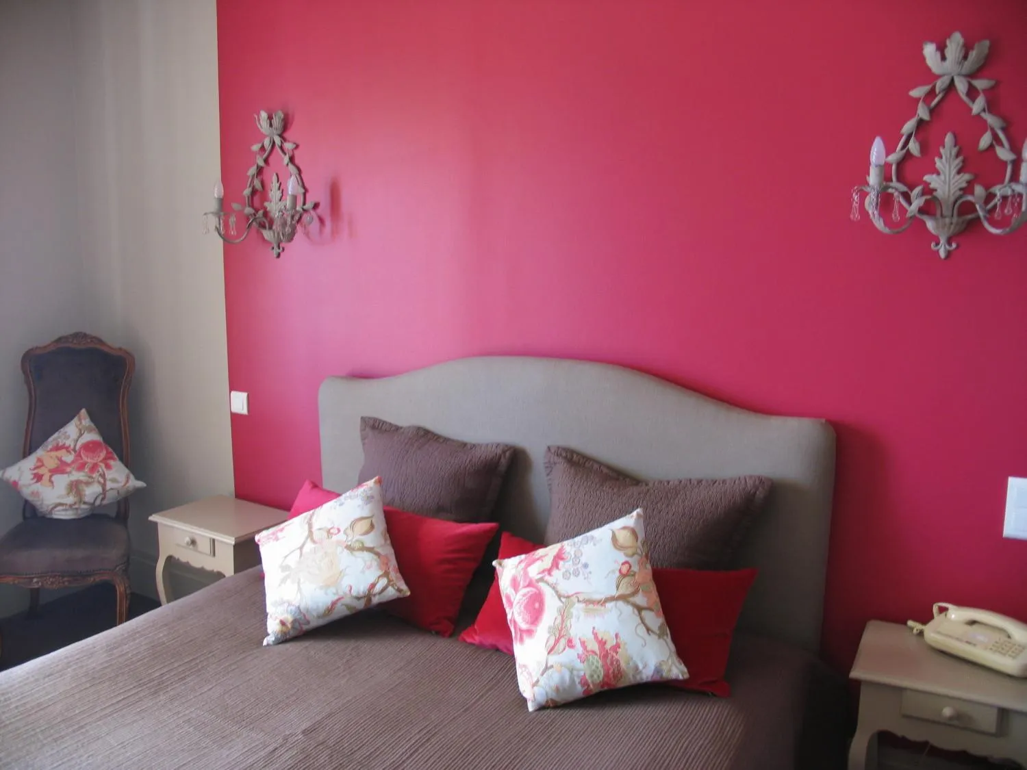 Photo of the whole room, Bed in Hotel Villa Reine Hortense