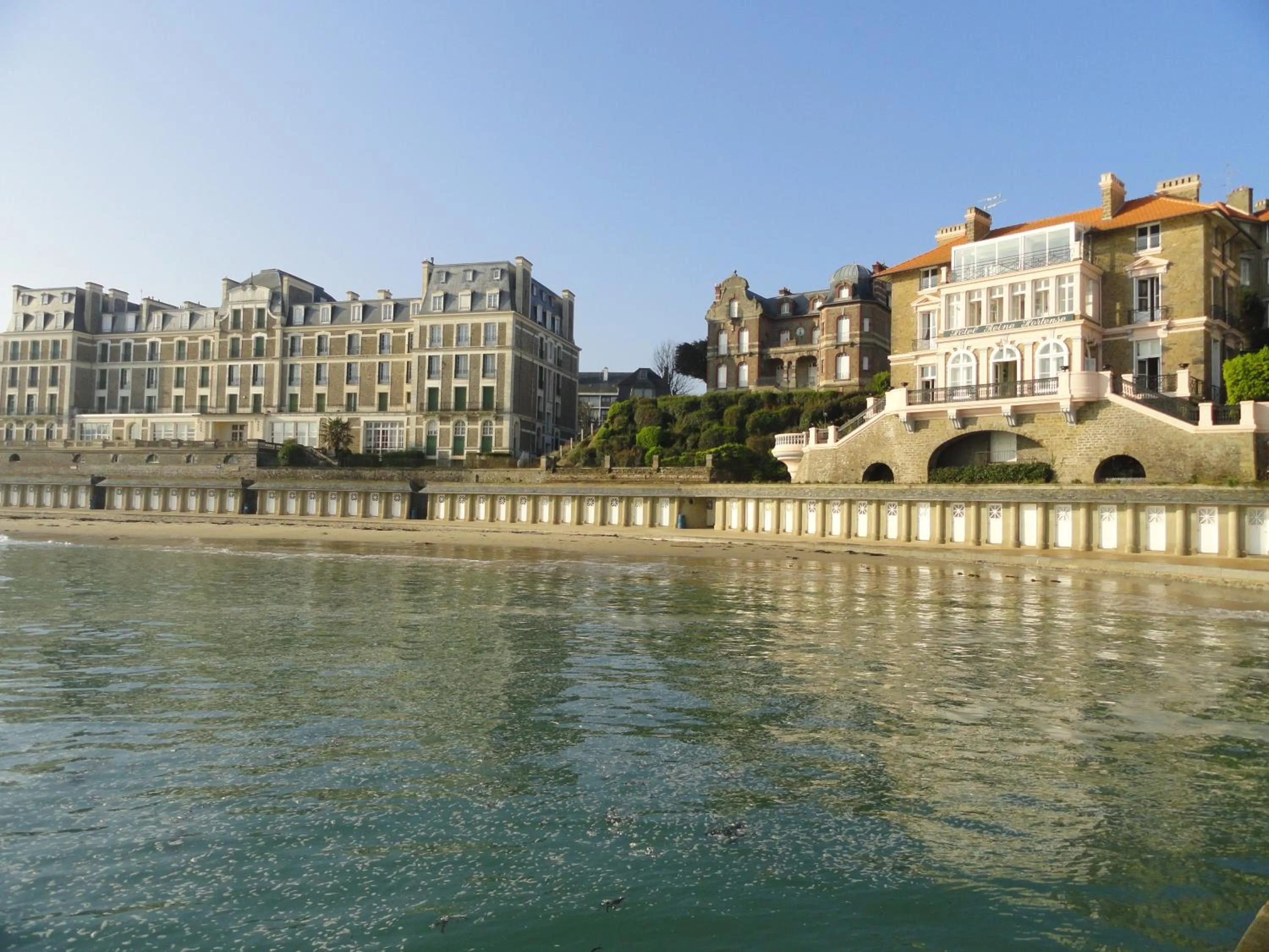 Area and facilities in Hotel Villa Reine Hortense