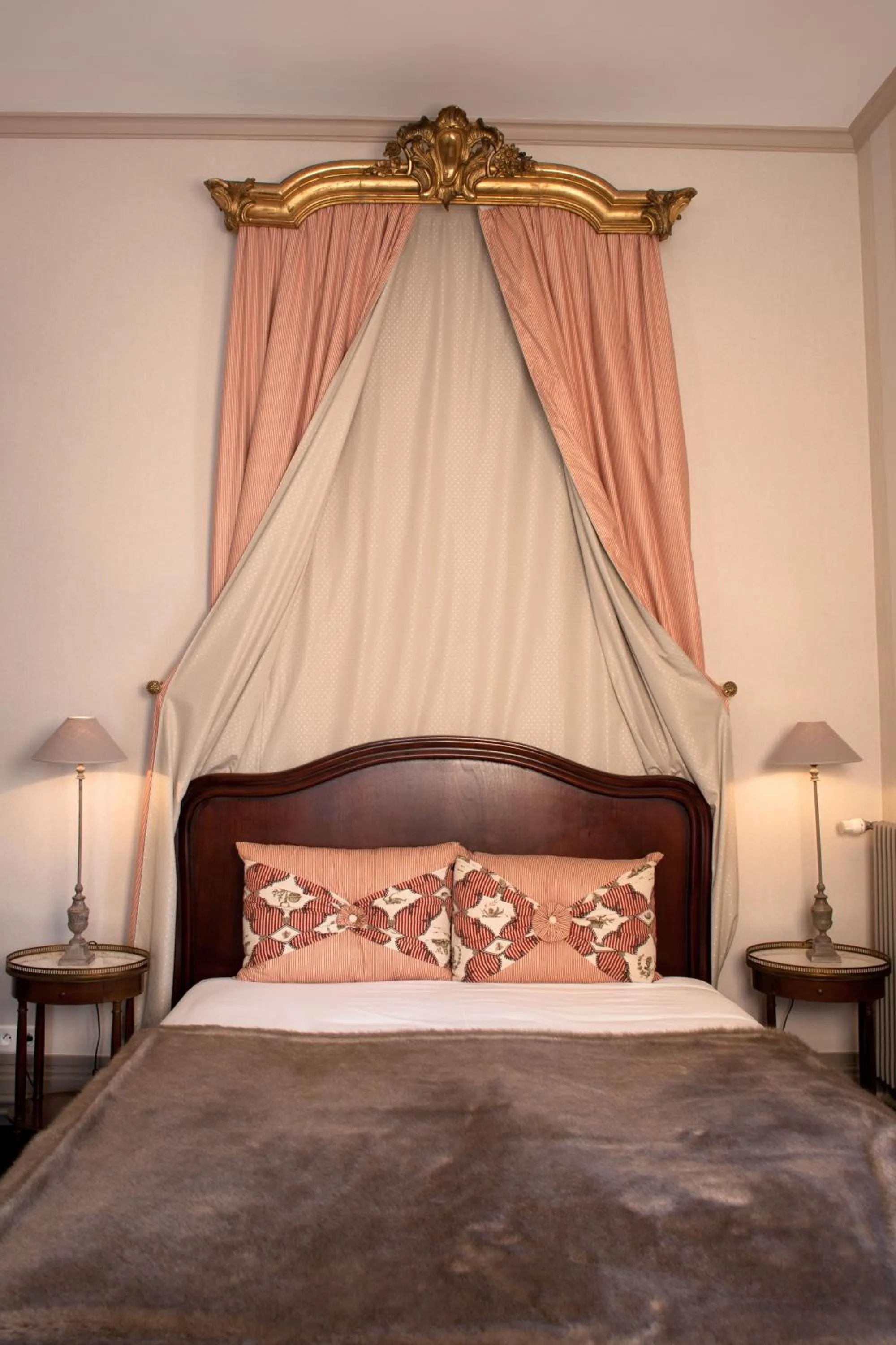 Photo of the whole room, Bed in Hotel Villa Reine Hortense