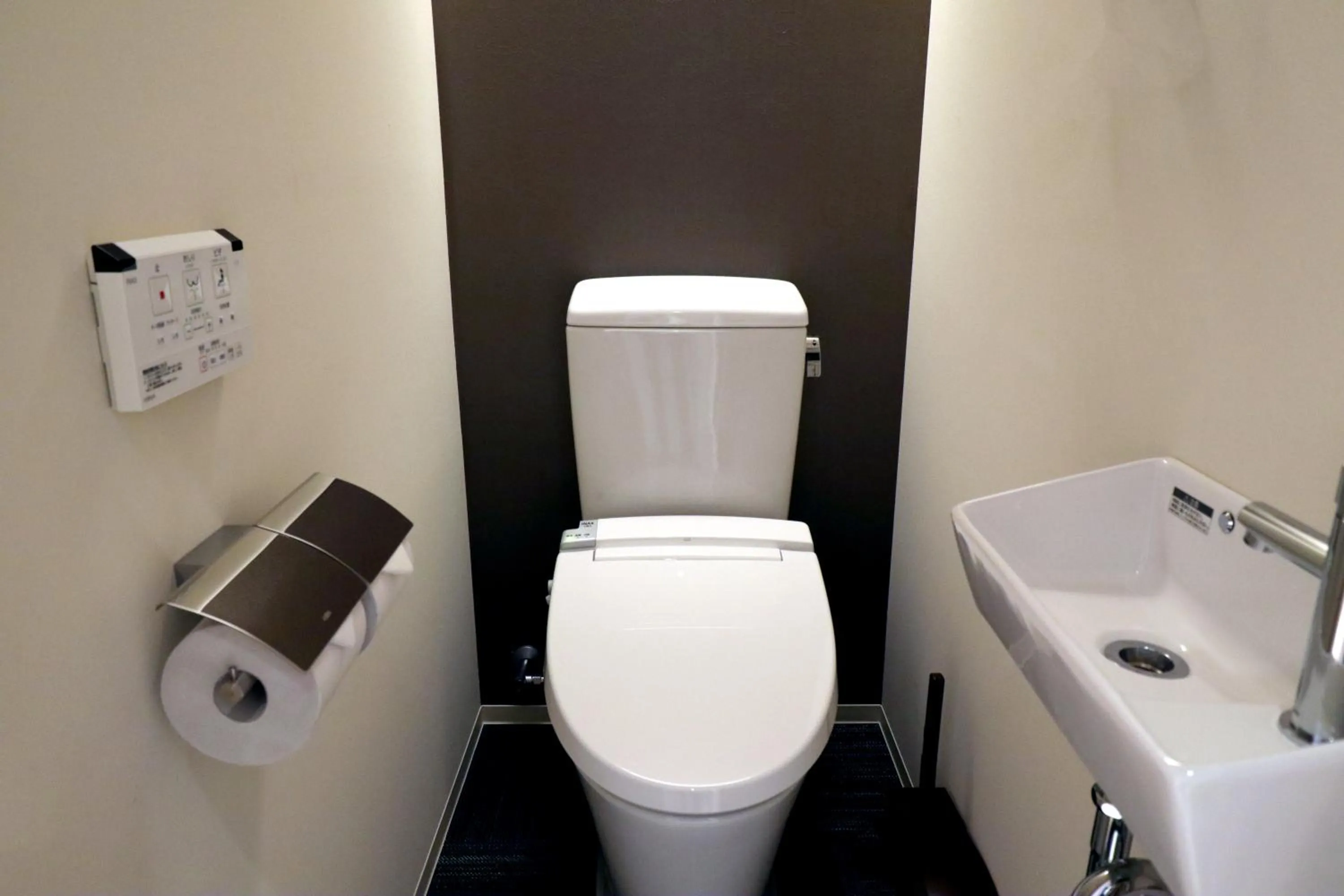 Toilet in Stay SAKURA Kyoto Gion Miyagawacho