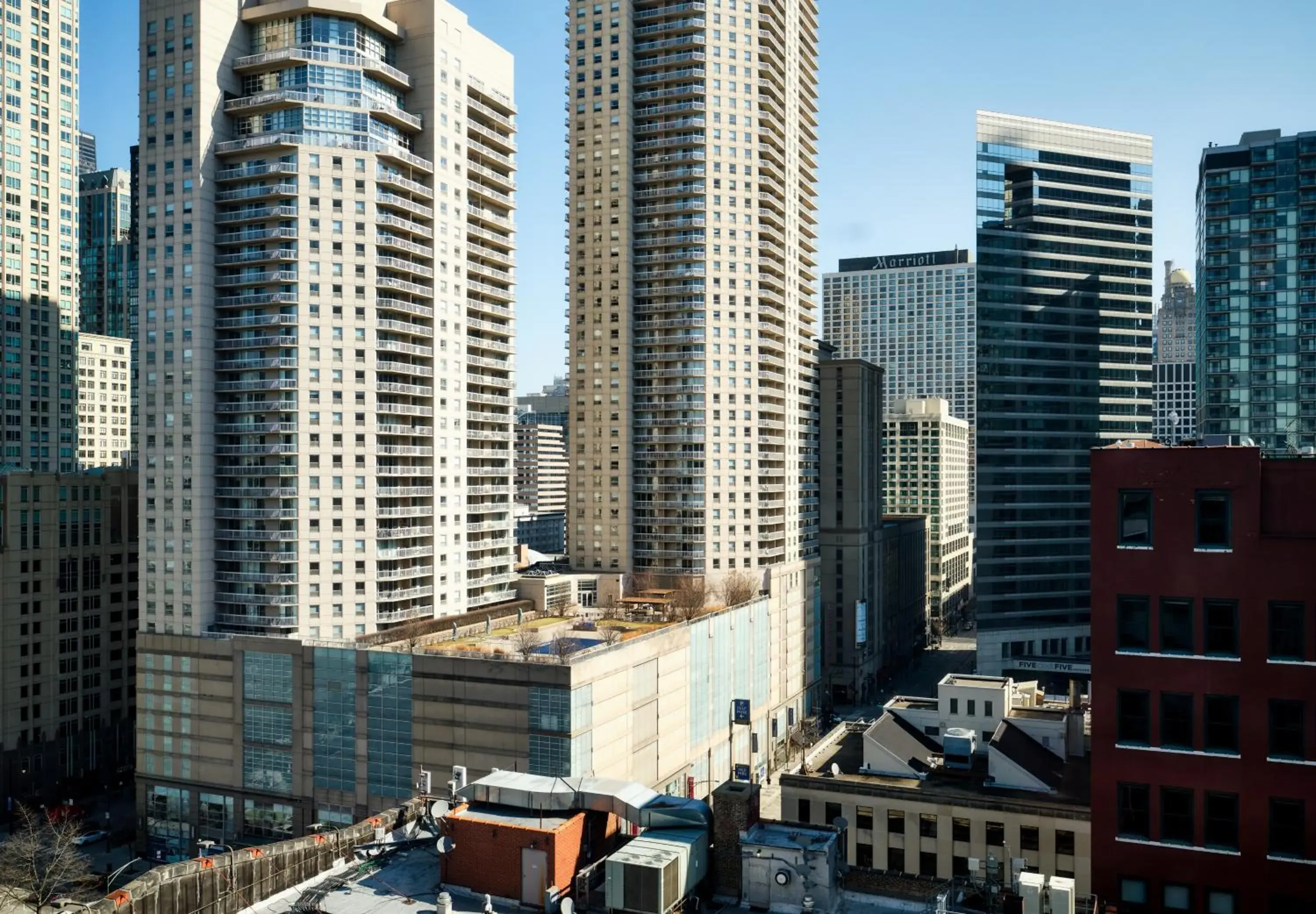 Aloft Queen Room with Two Queen Beds and City View in Aloft Chicago Downtown River North Aloft Queen Room with Two Queen Beds and City View in Aloft Chicago Downtown River North