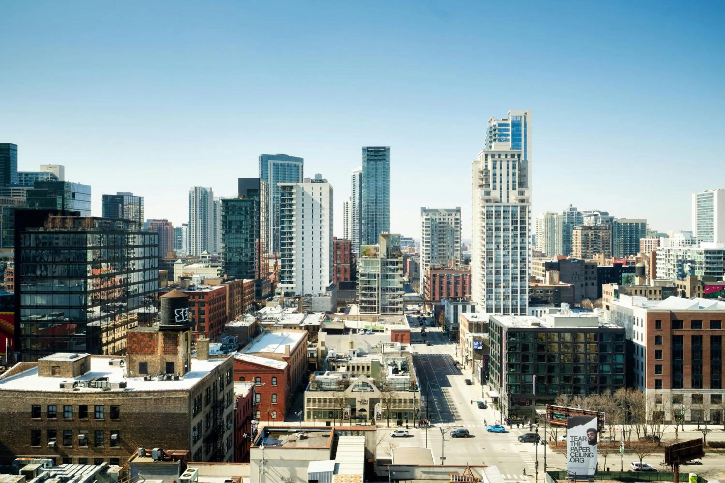 Photo of the whole room in Aloft Chicago Downtown River North