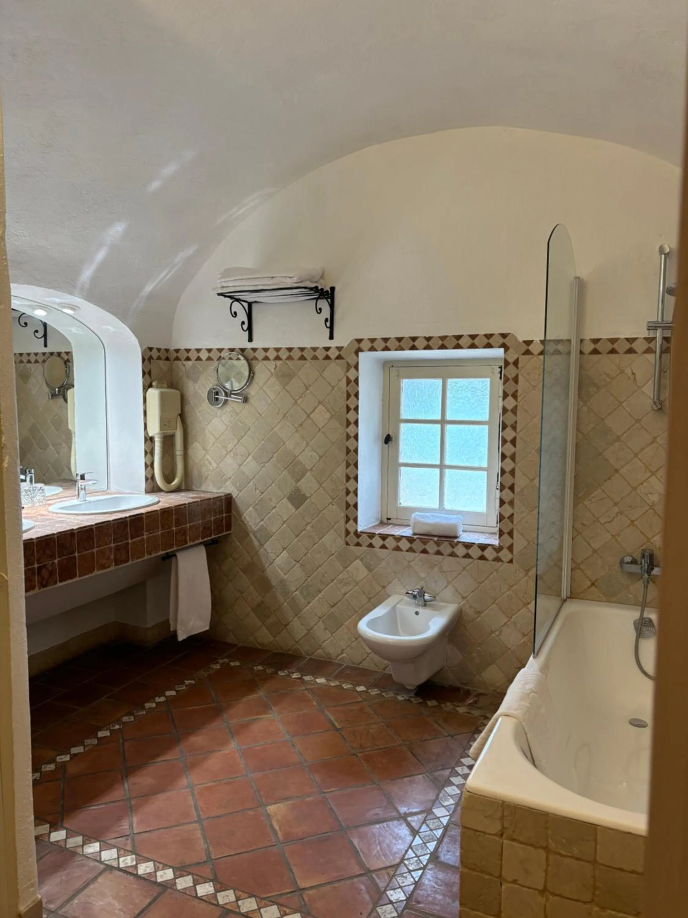 Bathroom in Garrigae Abbaye de Sainte Croix