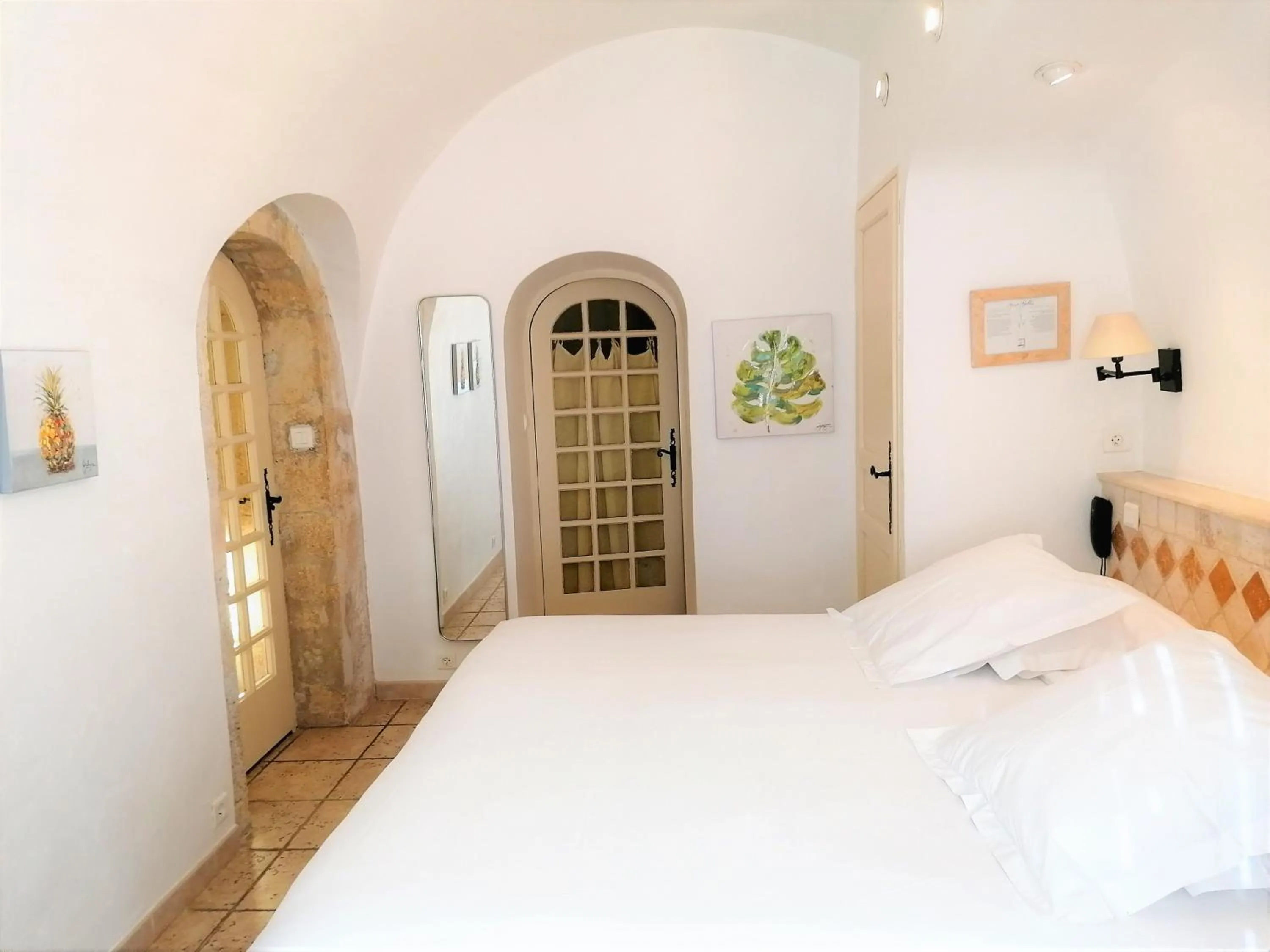 Bed in Garrigae Abbaye de Sainte Croix