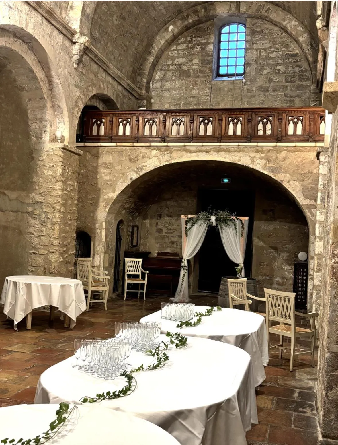 wedding in Garrigae Abbaye de Sainte Croix