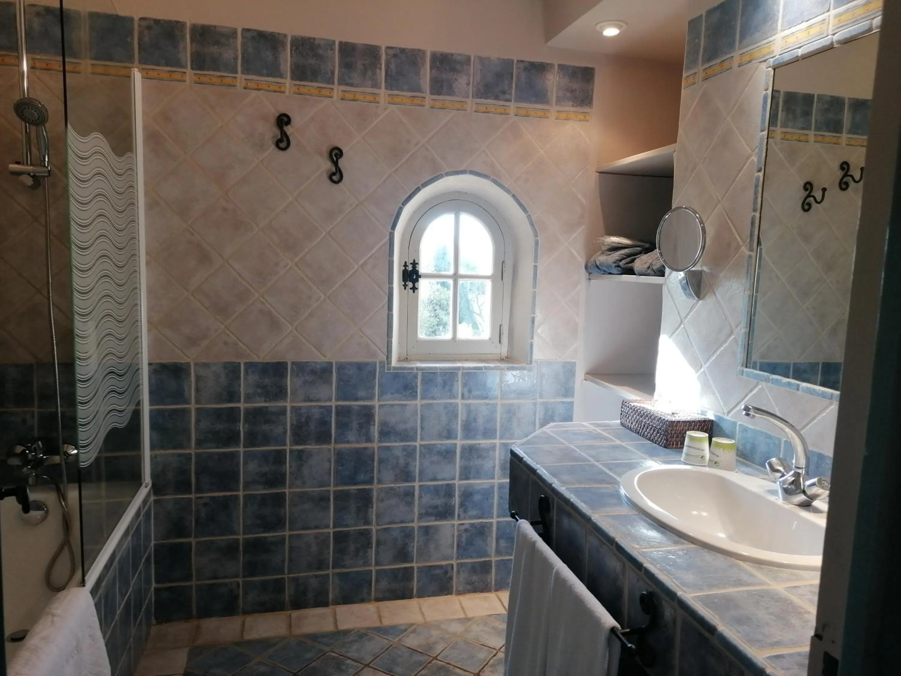 Bathroom in Garrigae Abbaye de Sainte Croix