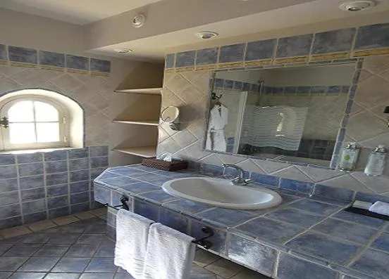 Bathroom in Garrigae Abbaye de Sainte Croix