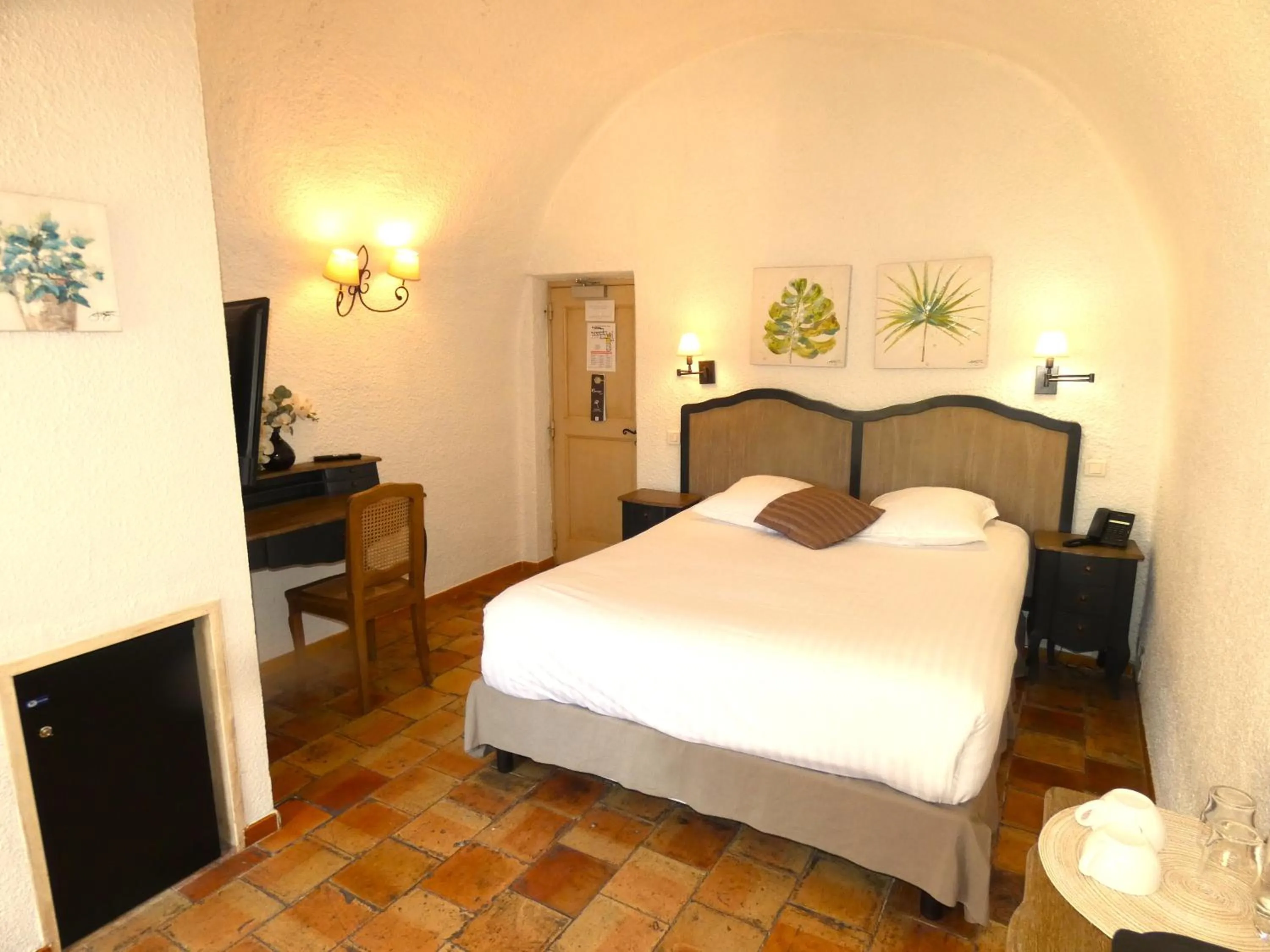 Bedroom, Bed in Garrigae Abbaye de Sainte Croix