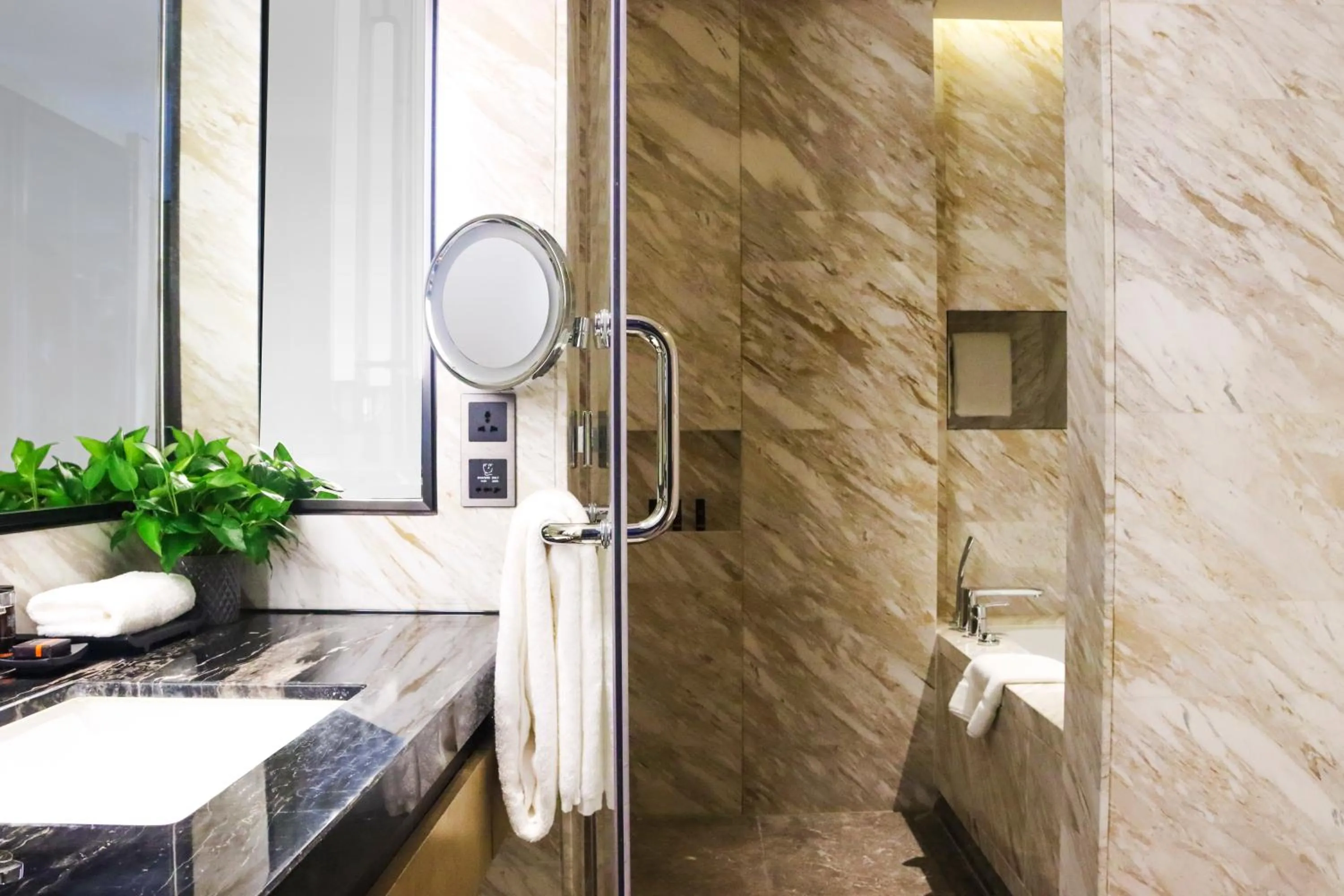 Shower in Kempinski Residences Guangzhou