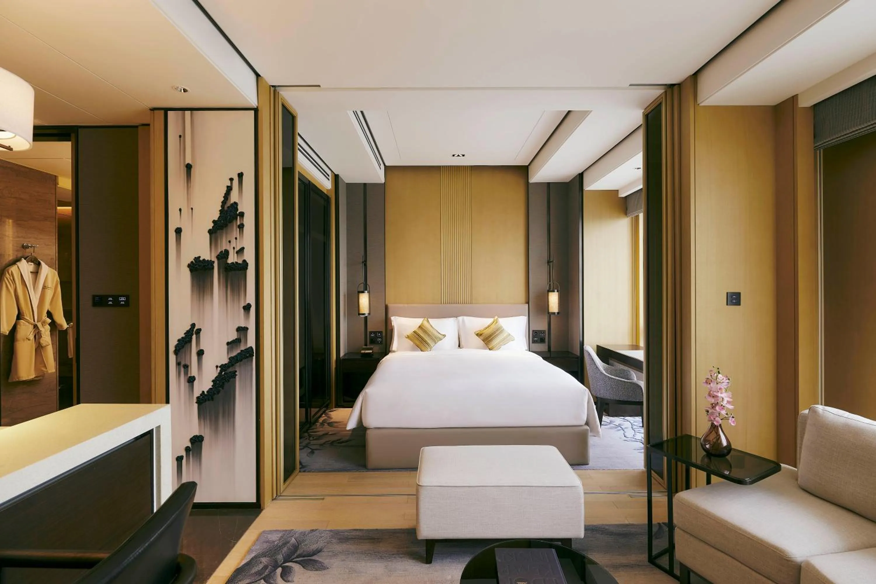 Photo of the whole room, Bed in Kempinski Residences Guangzhou
