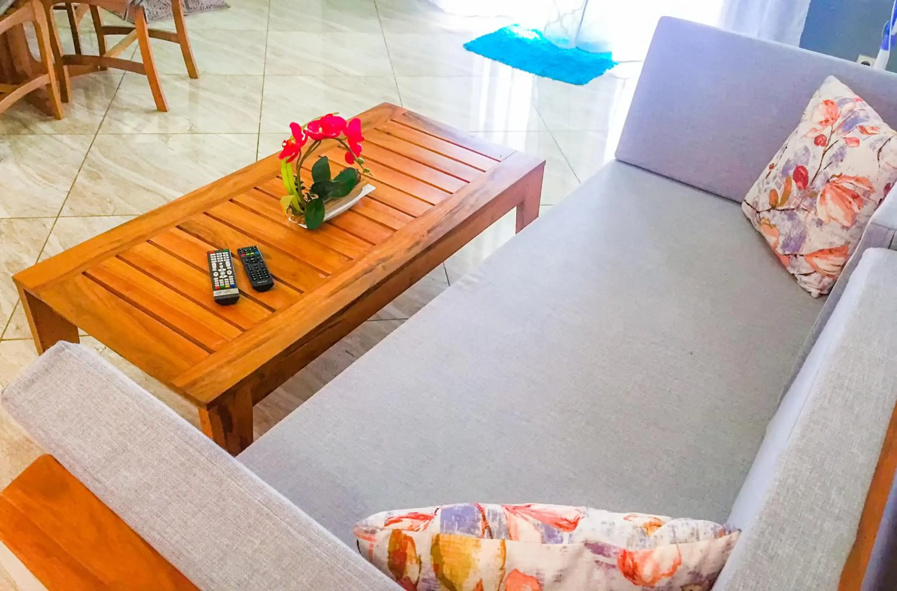 Living room in Cambria Hotel