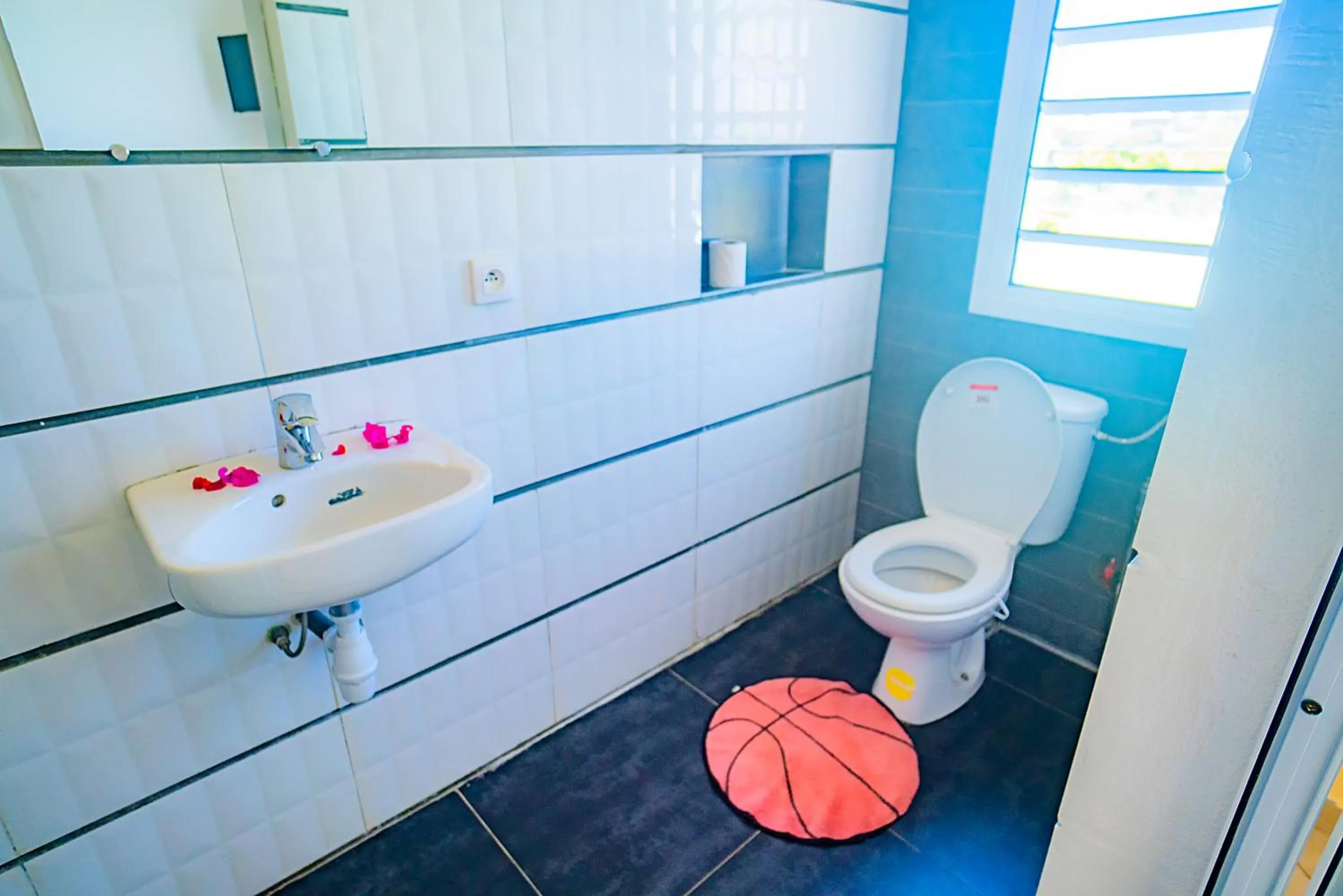 Bathroom in Cambria Hotel