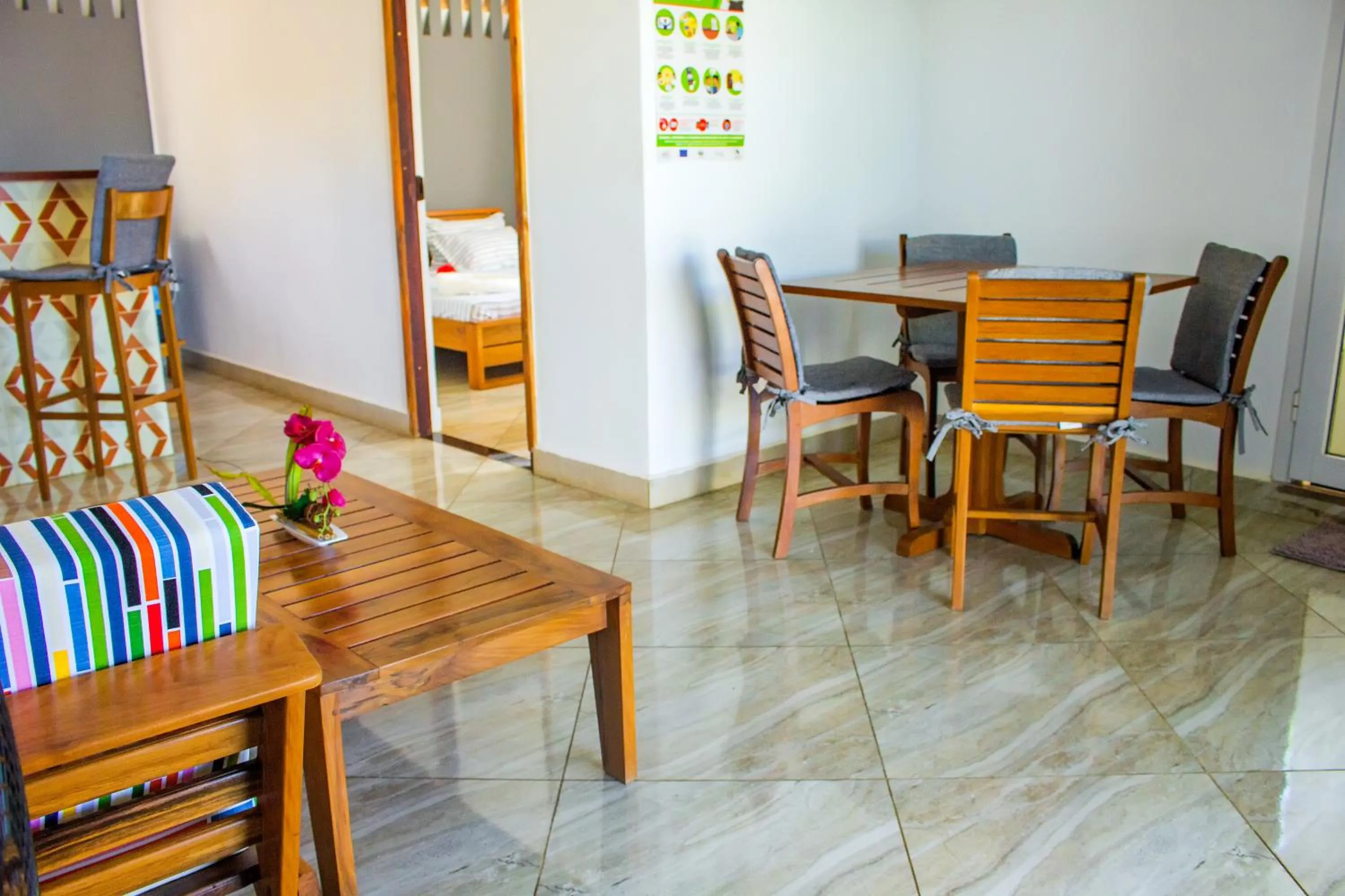 Dining area in Cambria Hotel