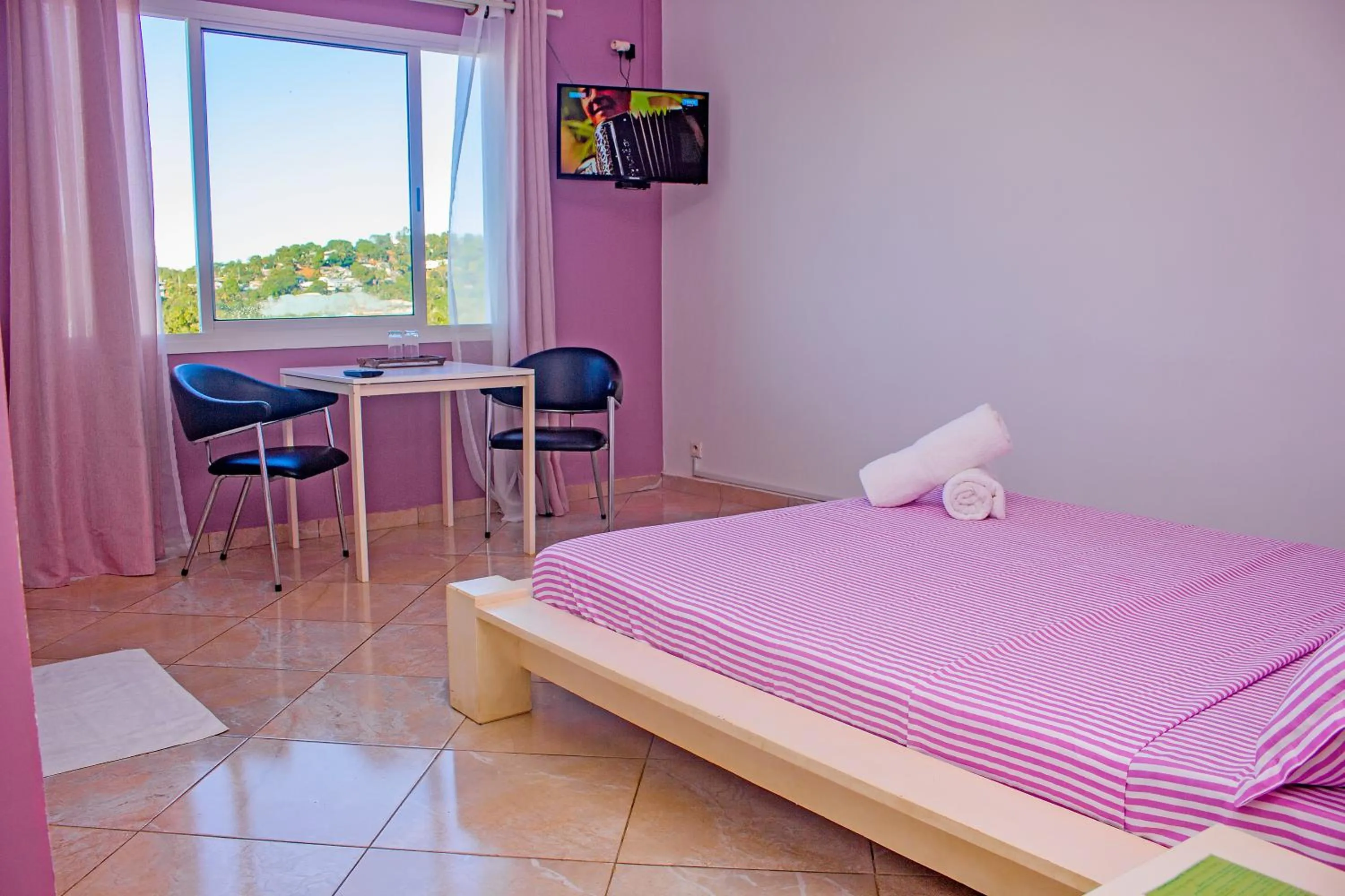 Photo of the whole room, Bed in Cambria Hotel