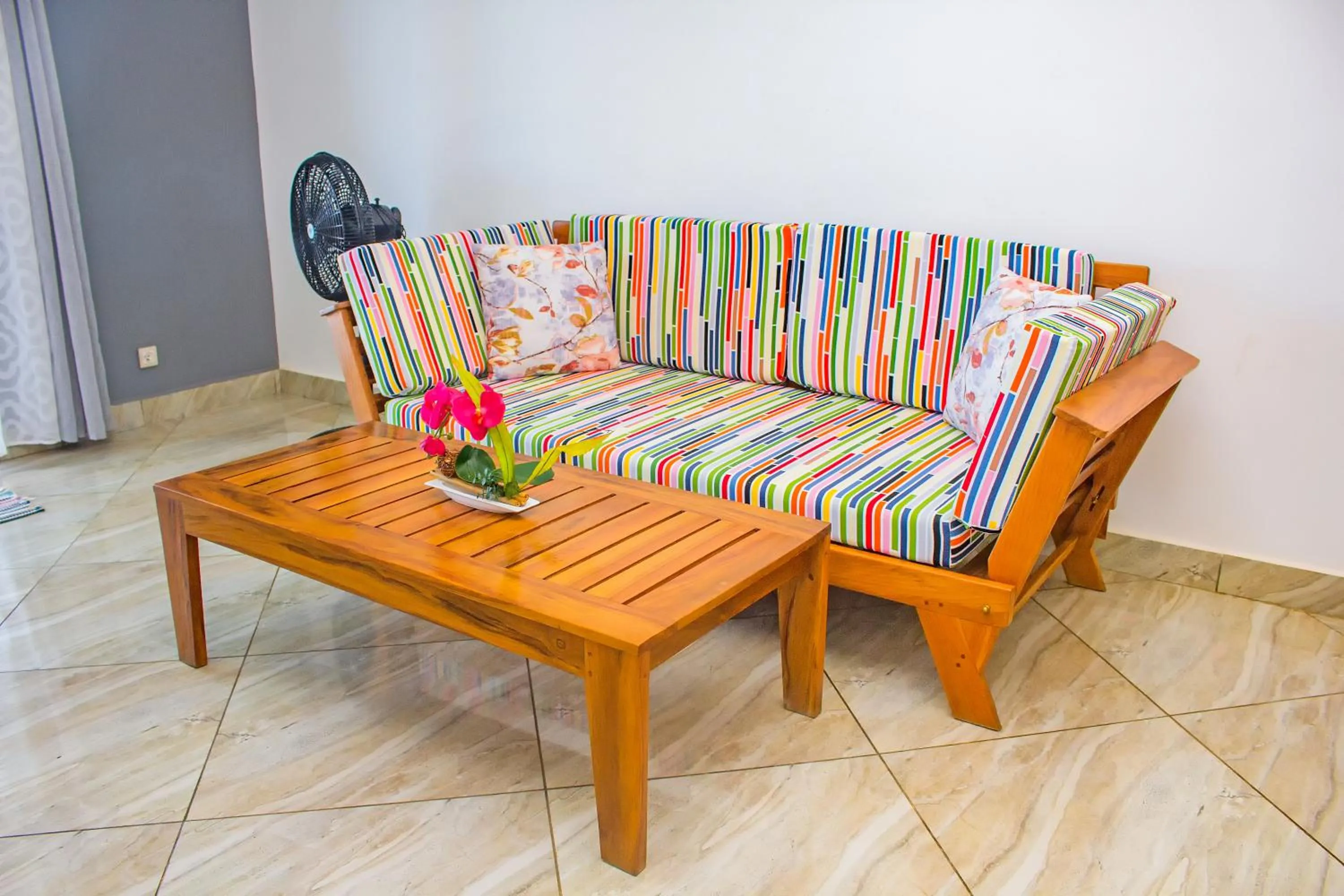Living room in Cambria Hotel