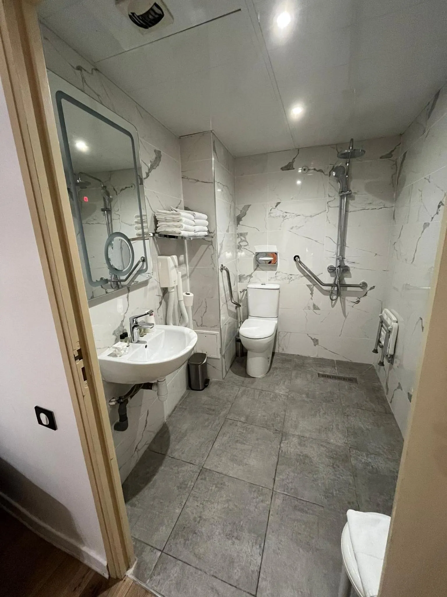 Bathroom in Hôtel 85 Saint Honore