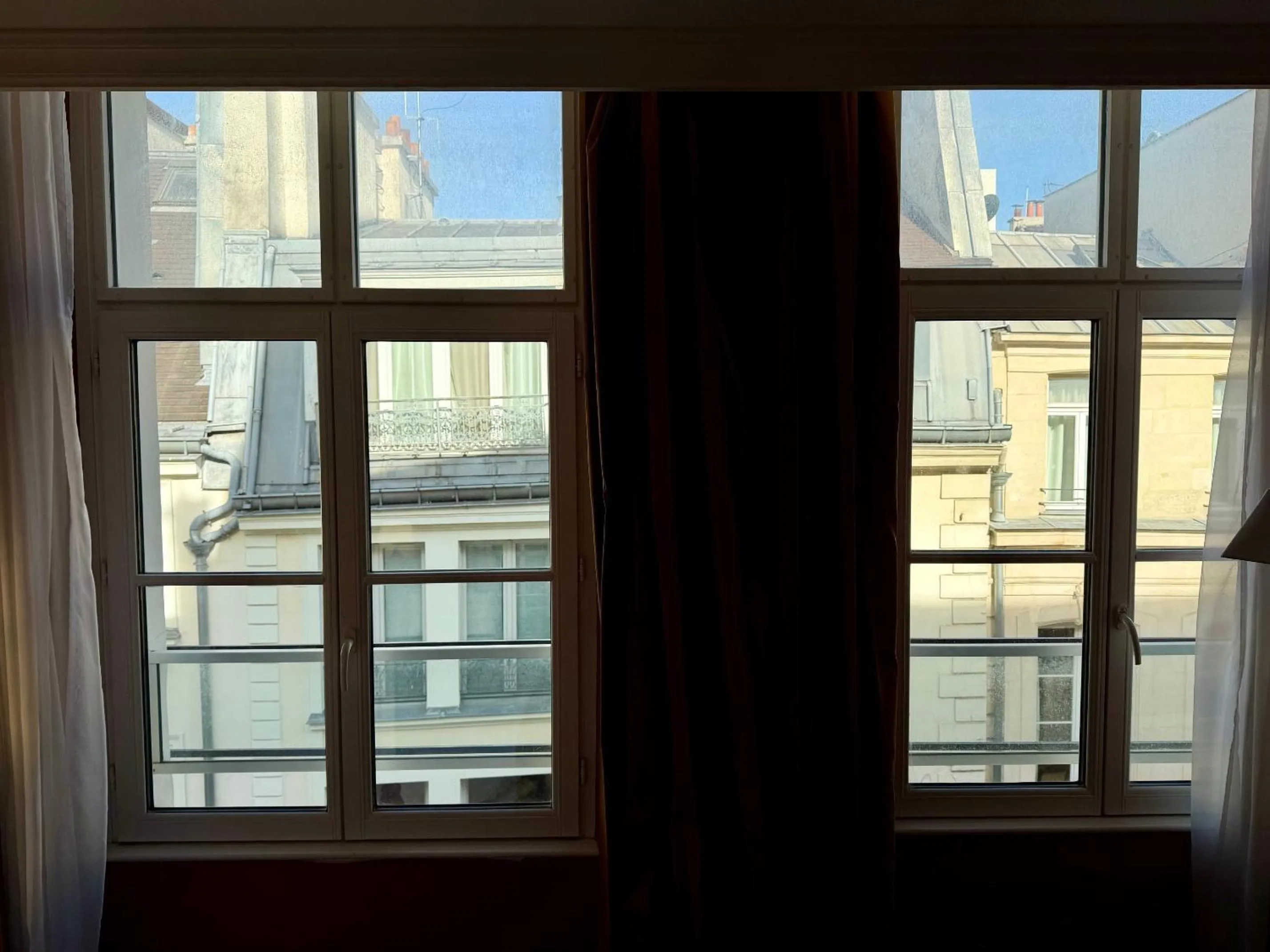 Street view in Hôtel 85 Saint Honore