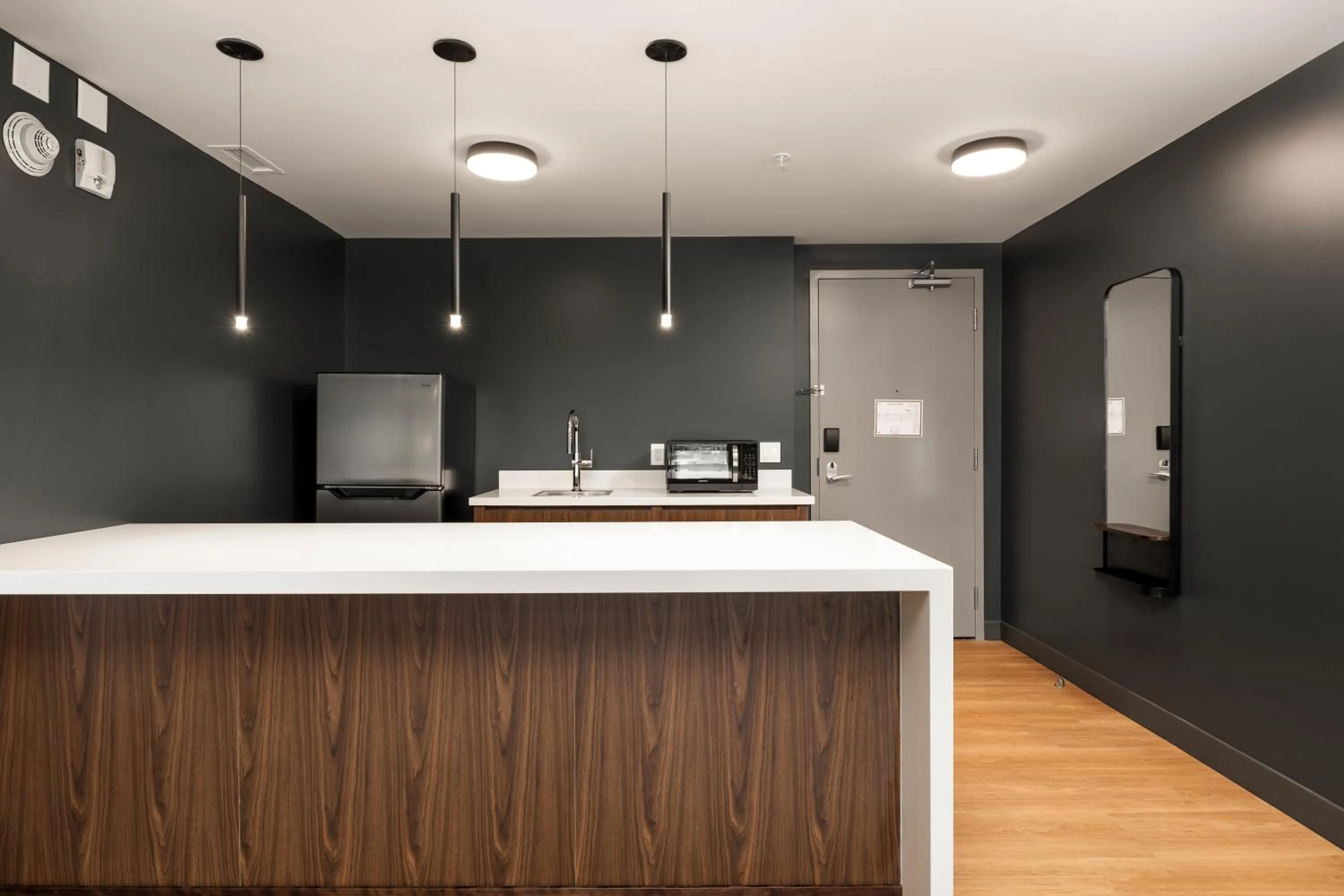 Facade/entrance in Four Points by Sheraton Kelowna Airport