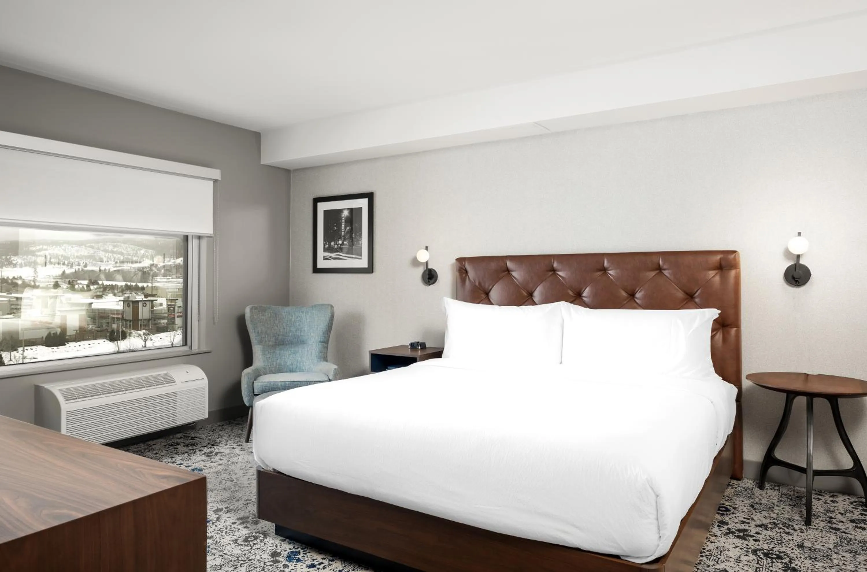 Bedroom, Bed in Four Points by Sheraton Kelowna Airport