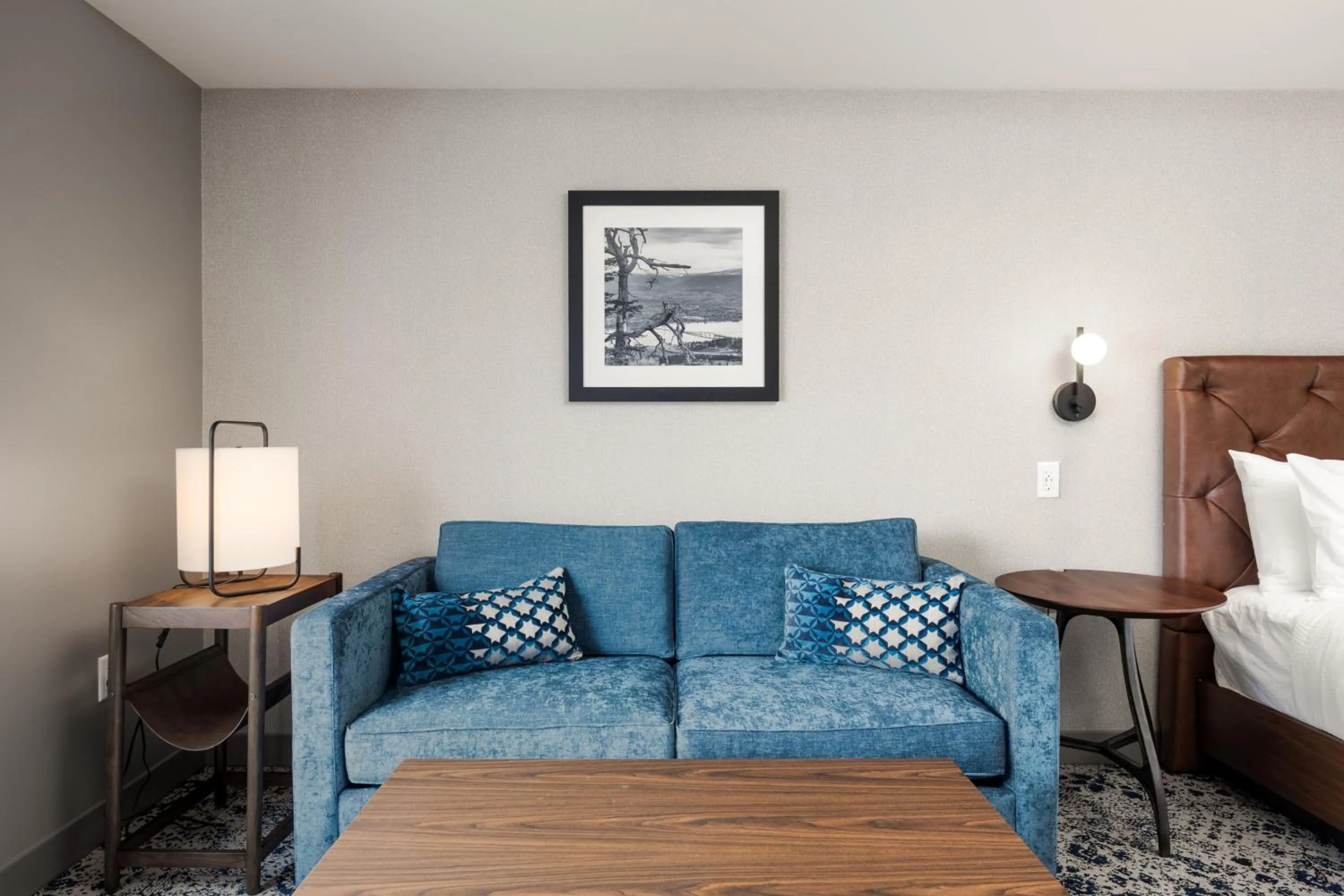 Photo of the whole room, Bed in Four Points by Sheraton Kelowna Airport