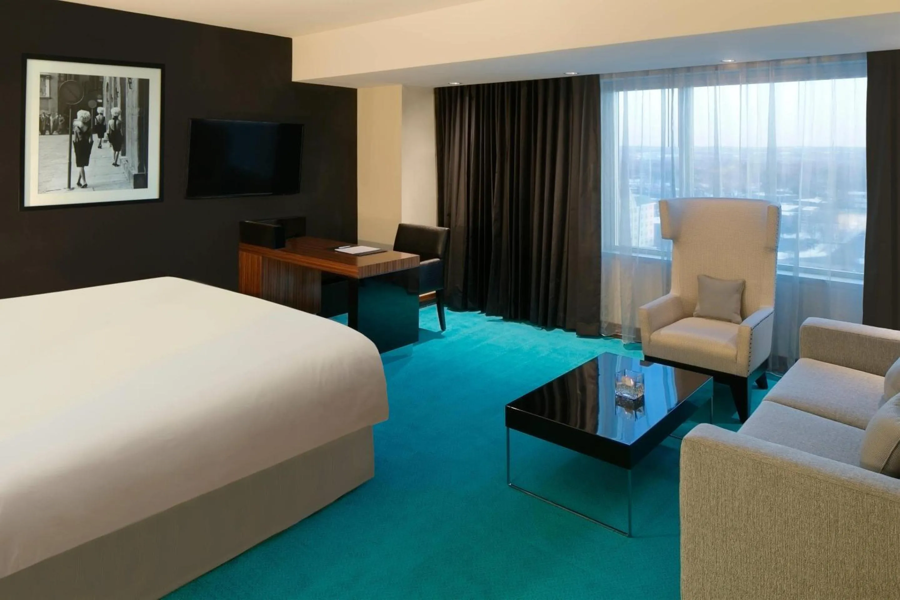Bedroom, Bed in Radisson Blu Mall of America