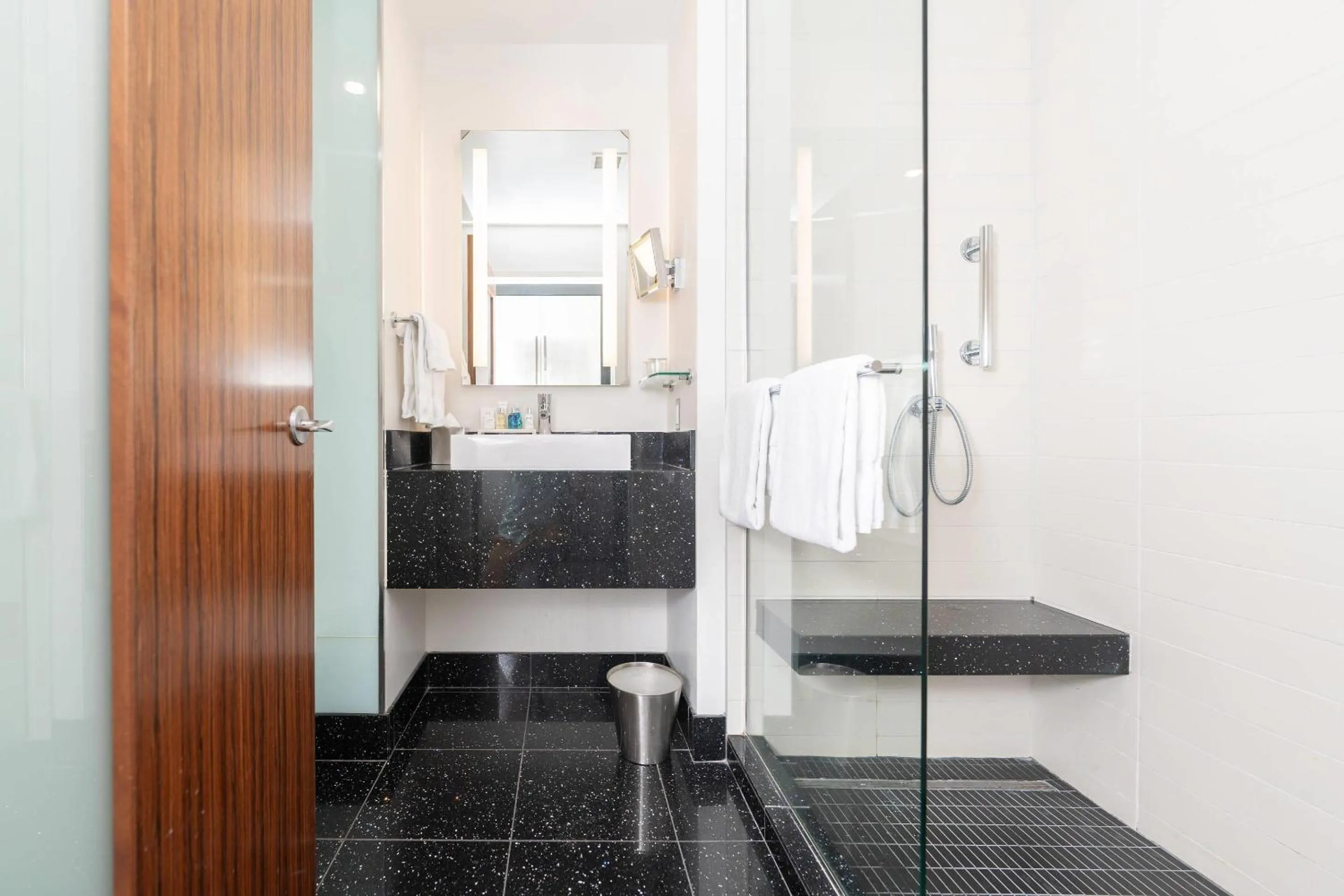 Bedroom in Radisson Blu Mall of America