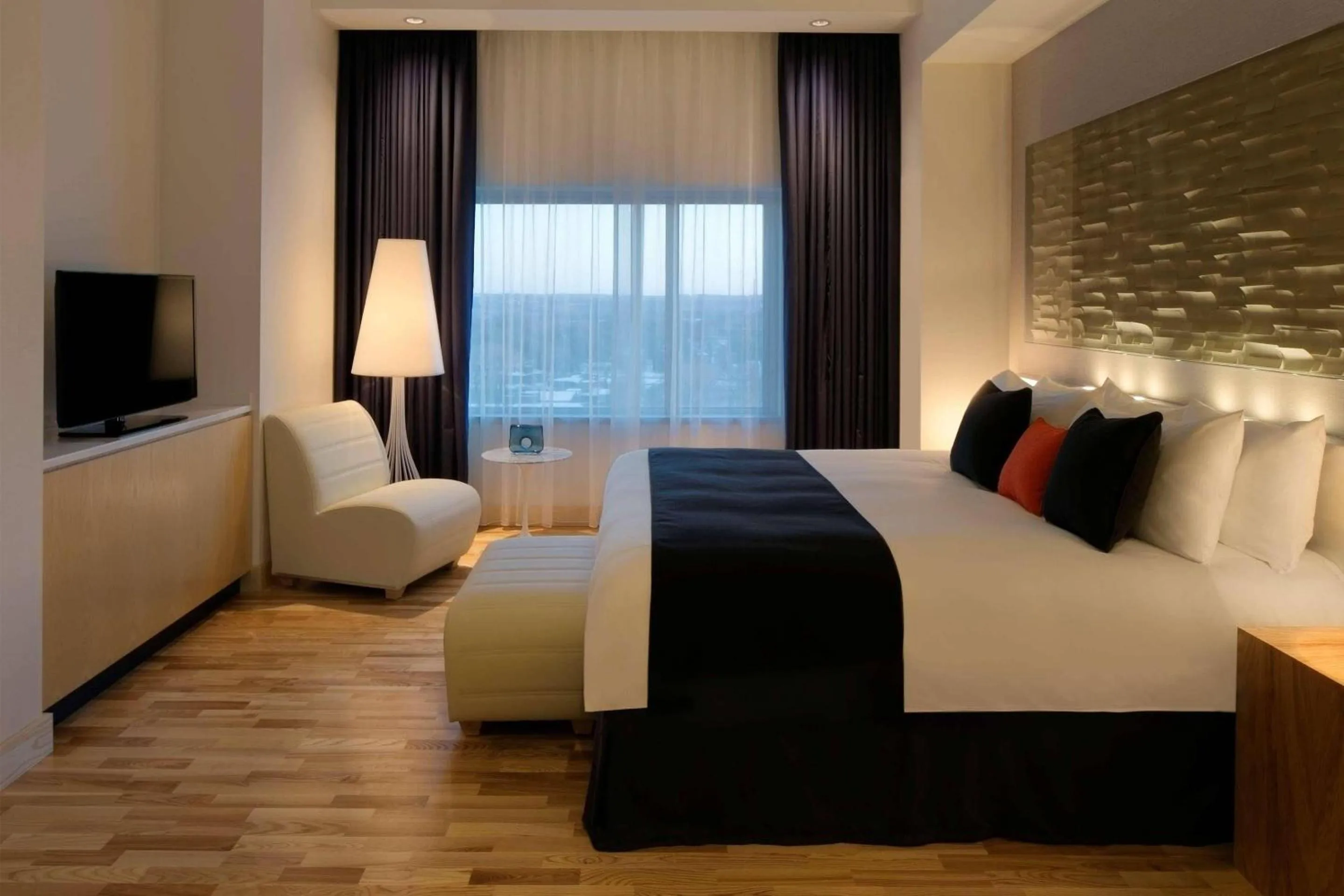 Bedroom, Bed in Radisson Blu Mall of America