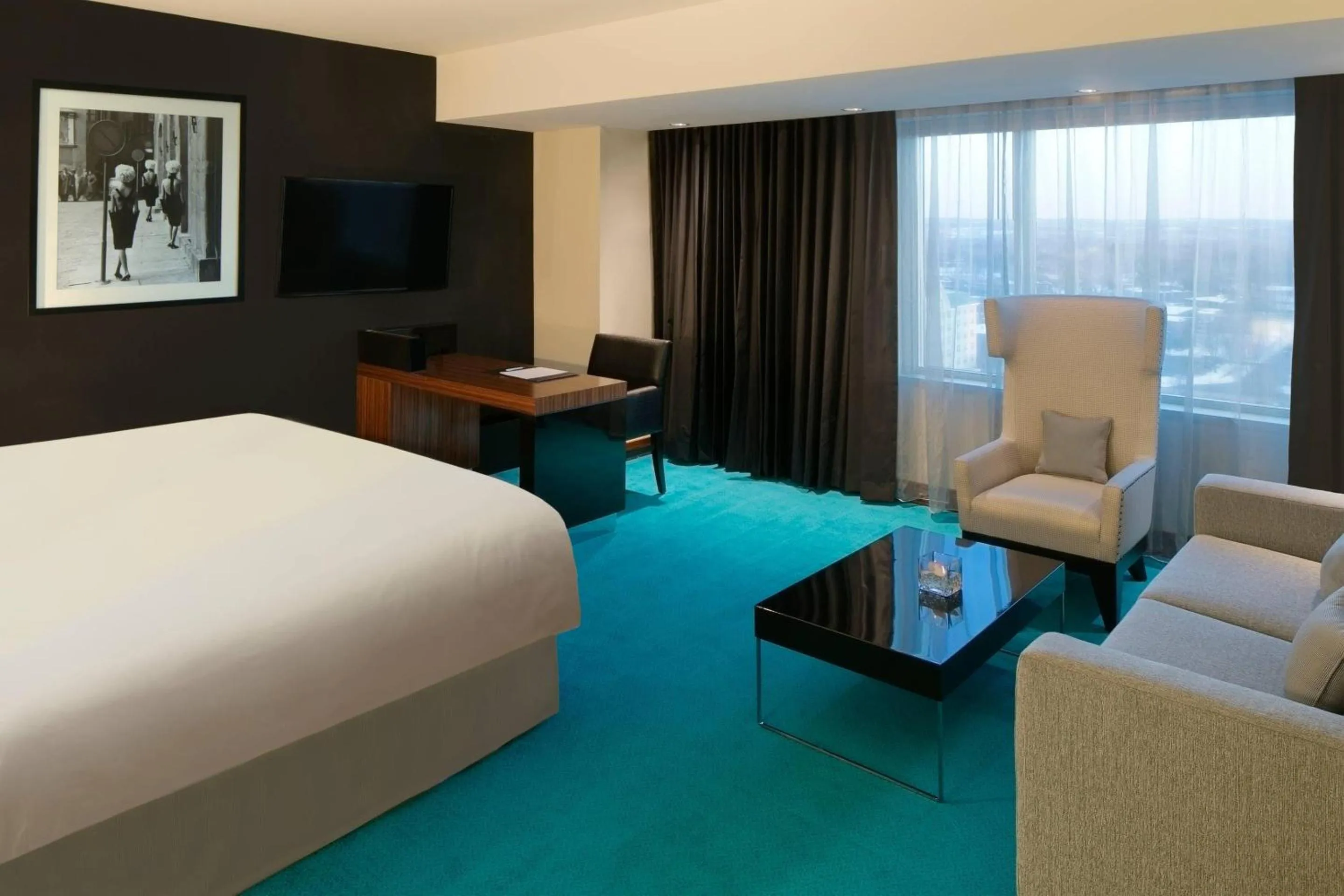 Bedroom, Bed in Radisson Blu Mall of America