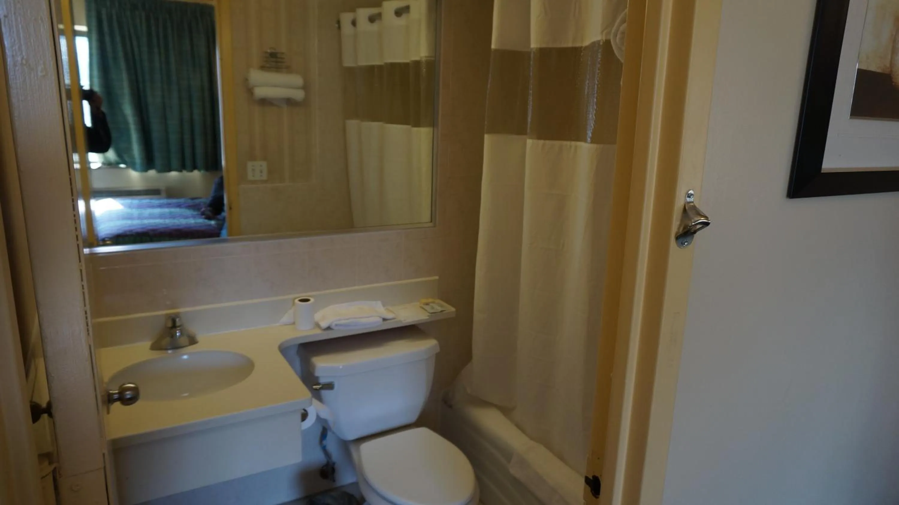 Bathroom in Flushing Motel