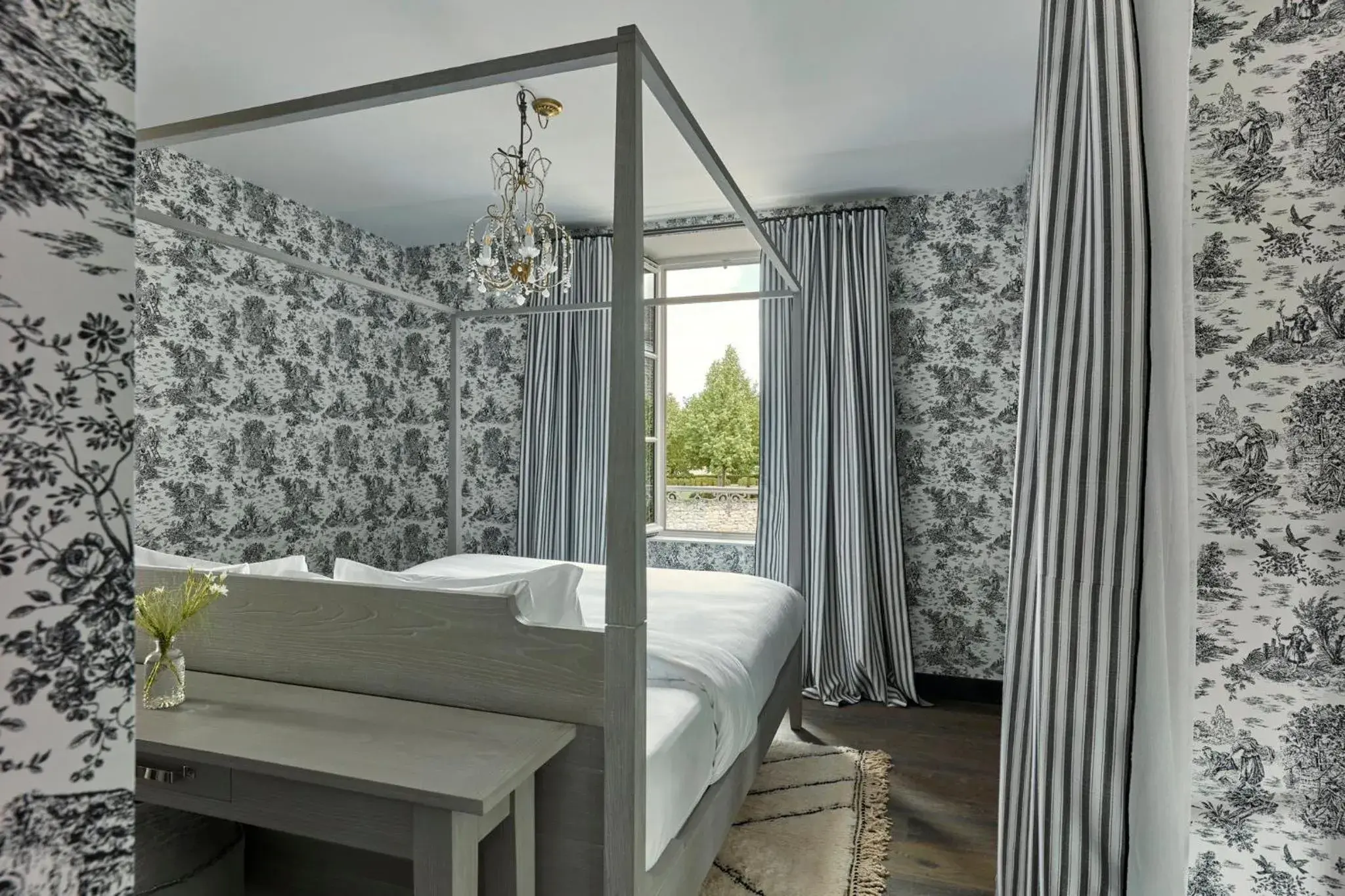 Superior Suite in COMO Le Montrachet Superior Suite in COMO Le Montrachet