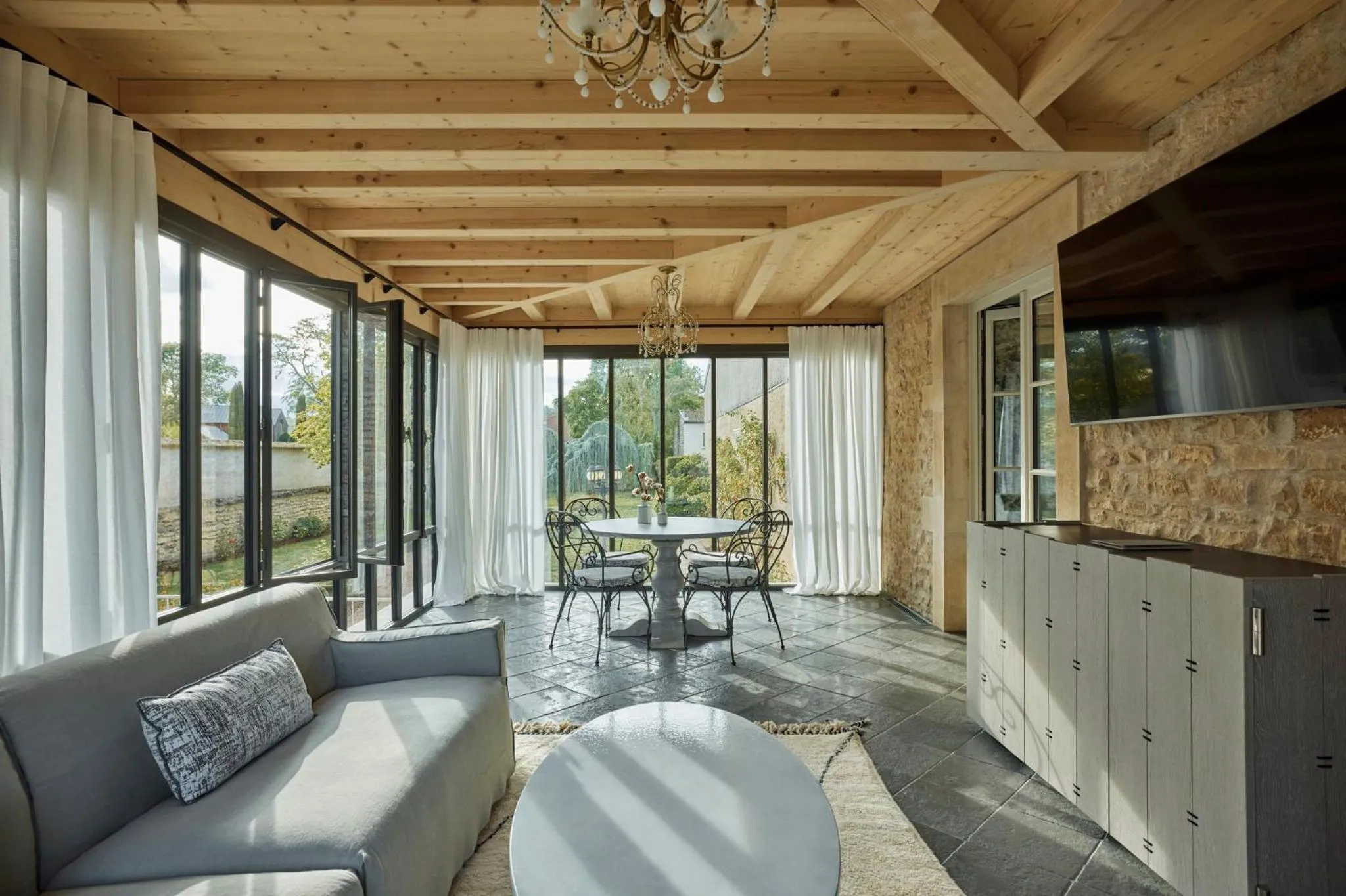 Photo of the whole room in COMO Le Montrachet