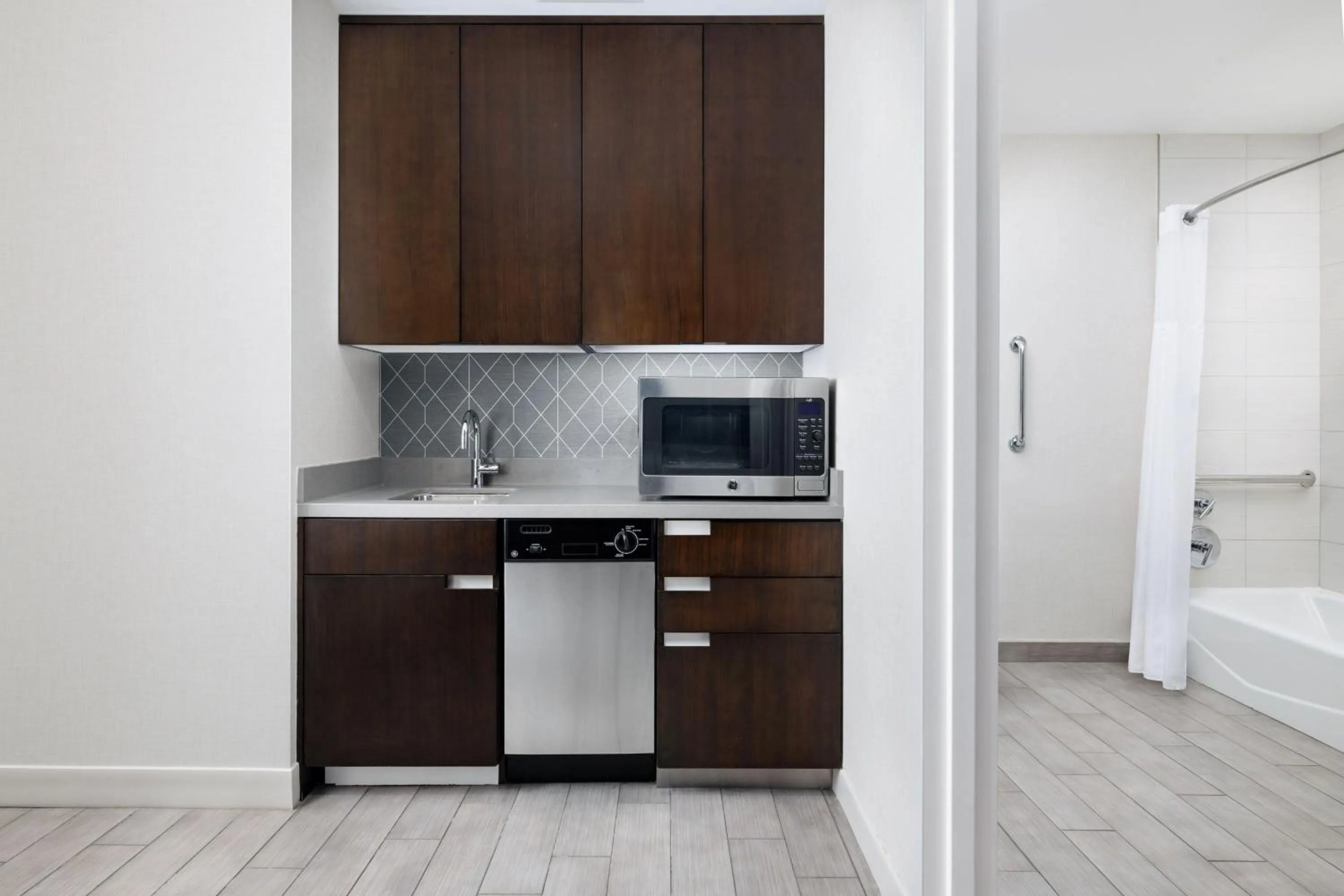 Kitchen or kitchenette in Residence Inn by Marriott New York Downtown Manhattan/World Trade Center Area