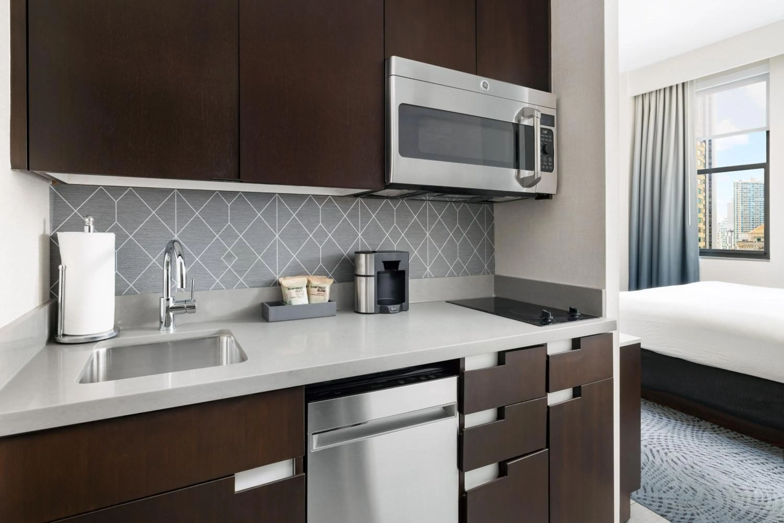 Kitchen or kitchenette, Bed in Residence Inn by Marriott New York Downtown Manhattan/World Trade Center Area