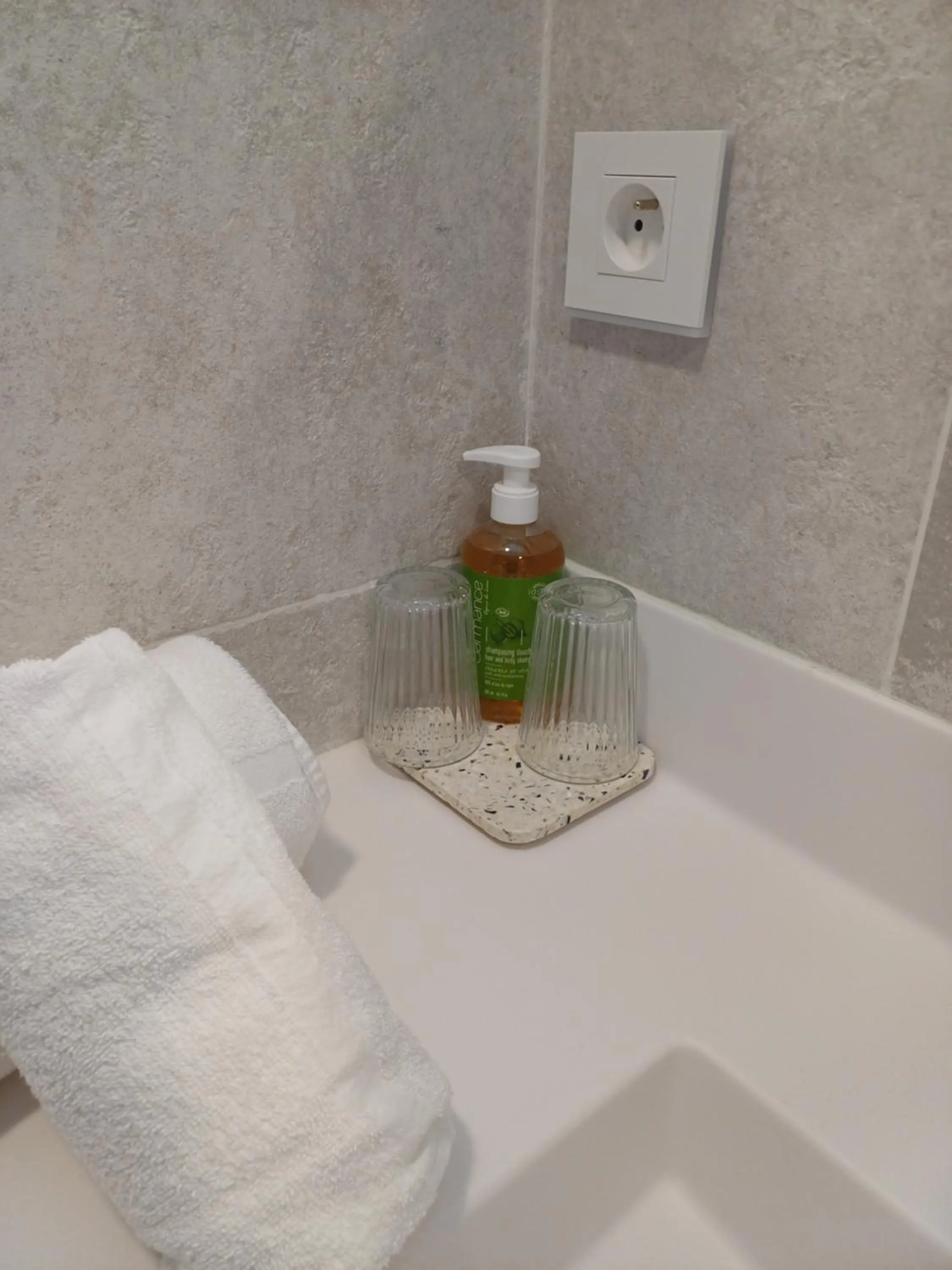 Bathroom in Eco-Domaine La Fontaine - HOTEL-SPA - 300 m Plage de la Fontaine aux Bretons