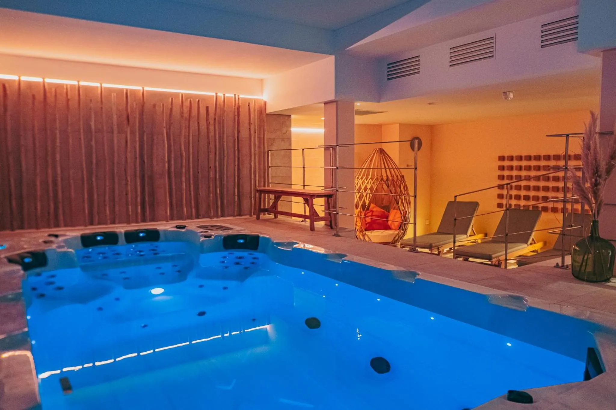 Hot Tub in Eco-Domaine La Fontaine - HOTEL-SPA - 300 m Plage de la Fontaine aux Bretons
