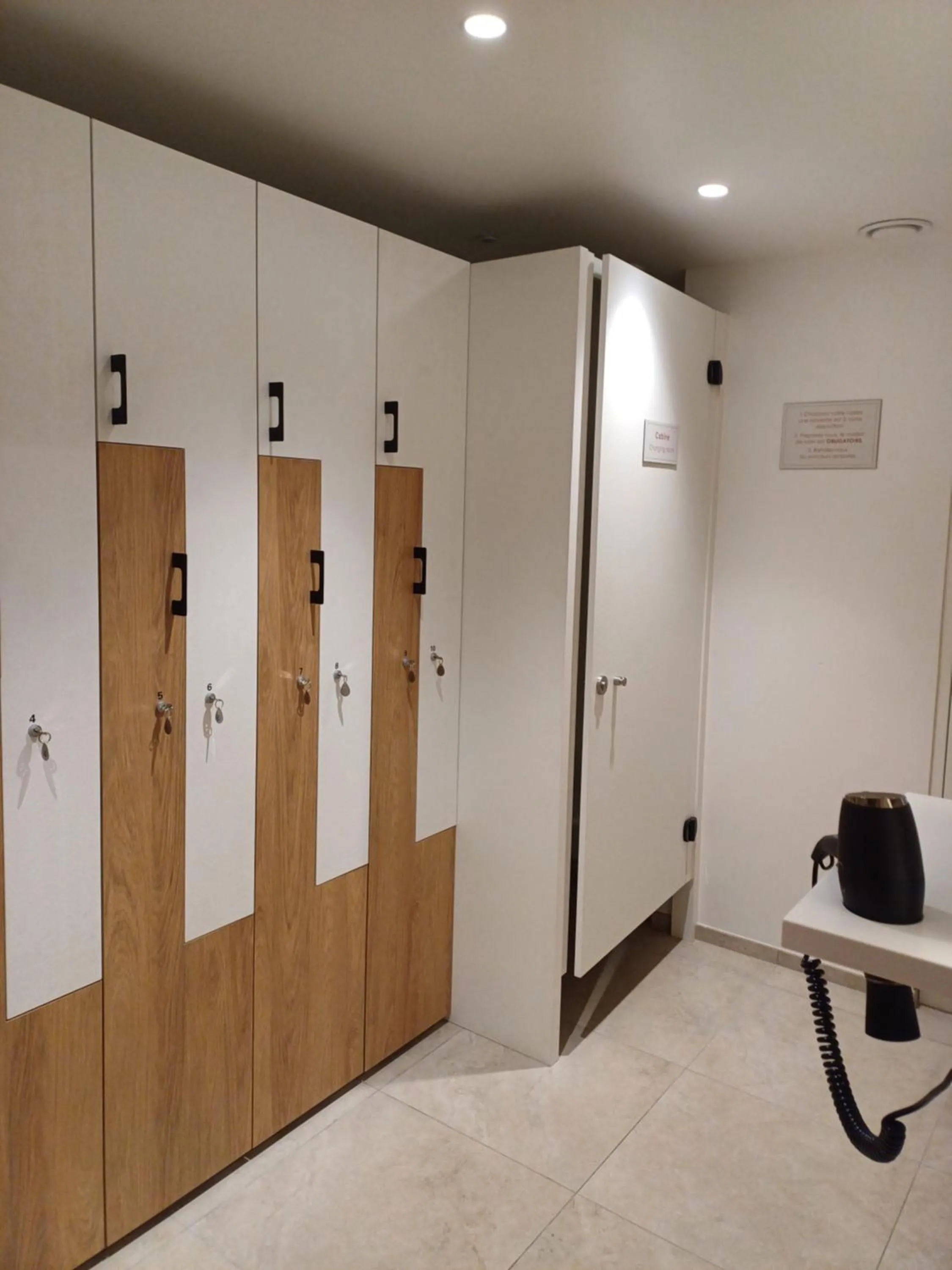 Fitness centre/facilities in Eco-Domaine La Fontaine - HOTEL-SPA - 300 m Plage de la Fontaine aux Bretons