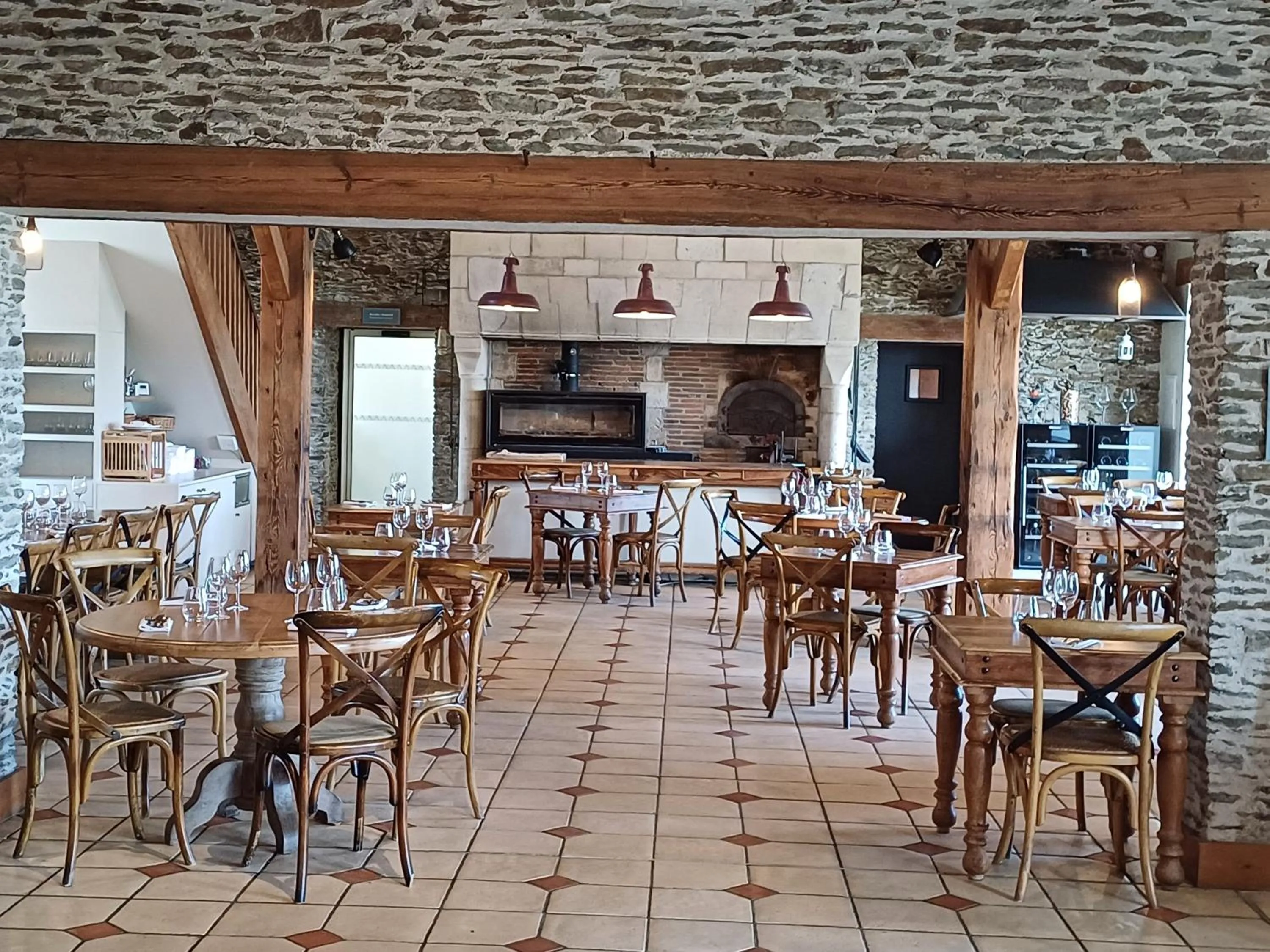 Restaurant/places to eat in Eco-Domaine La Fontaine - HOTEL-SPA - 300 m Plage de la Fontaine aux Bretons