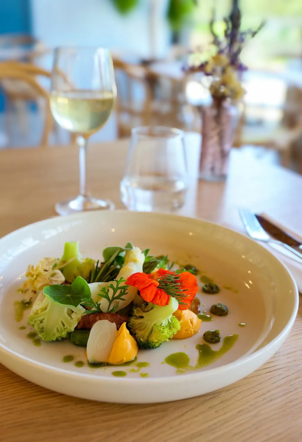 Restaurant/places to eat in Eco-Domaine La Fontaine - HOTEL-SPA - 300 m Plage de la Fontaine aux Bretons