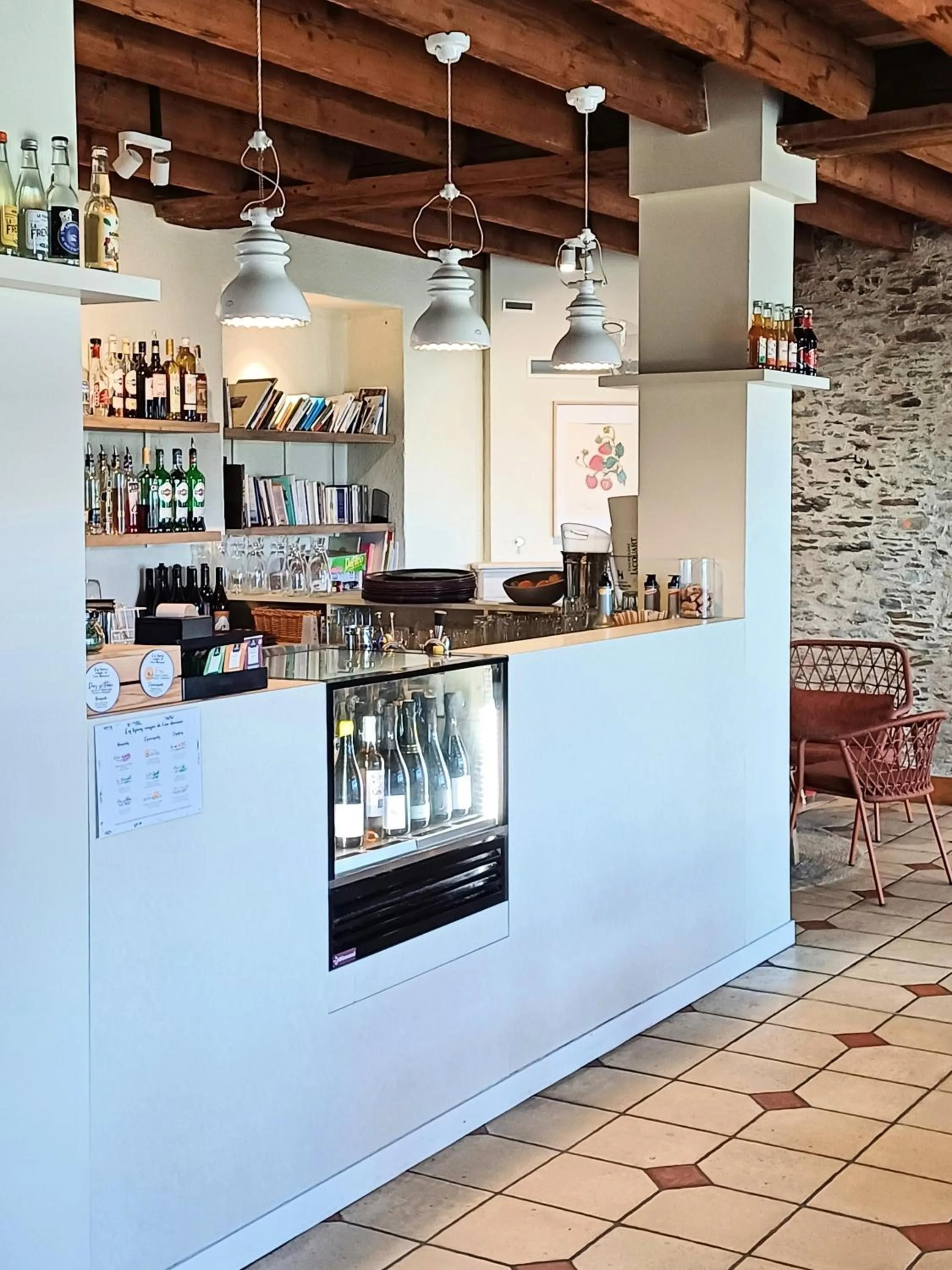 Lounge or bar in Eco-Domaine La Fontaine - HOTEL-SPA - 300 m Plage de la Fontaine aux Bretons
