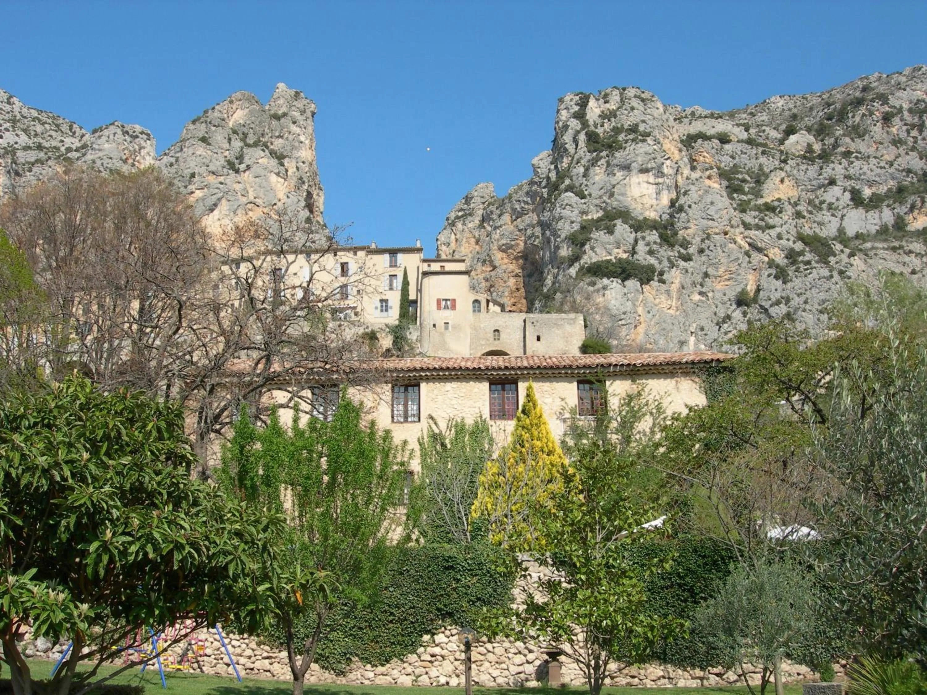 Property building in La Bastide du Paradou