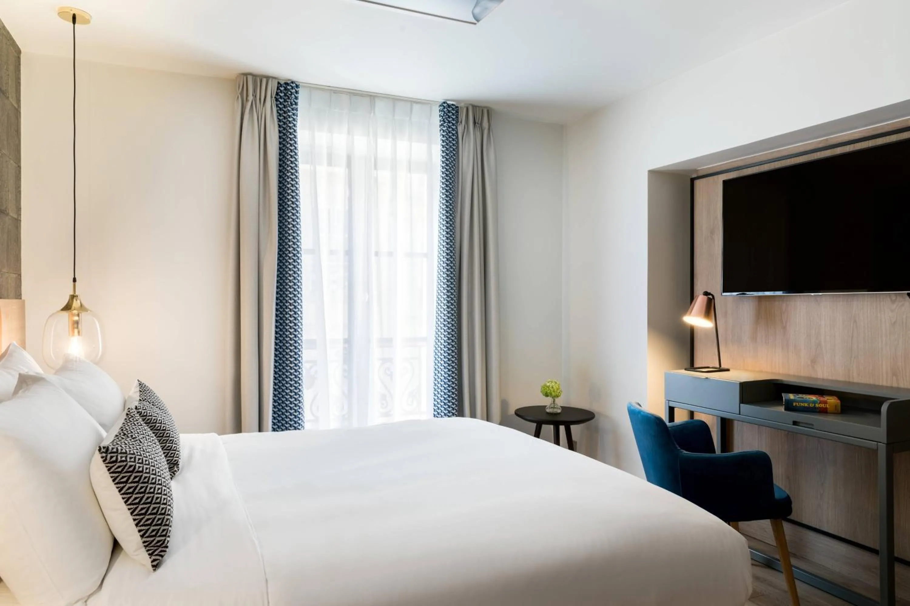 Photo of the whole room in Renaissance Paris Vendome Hotel